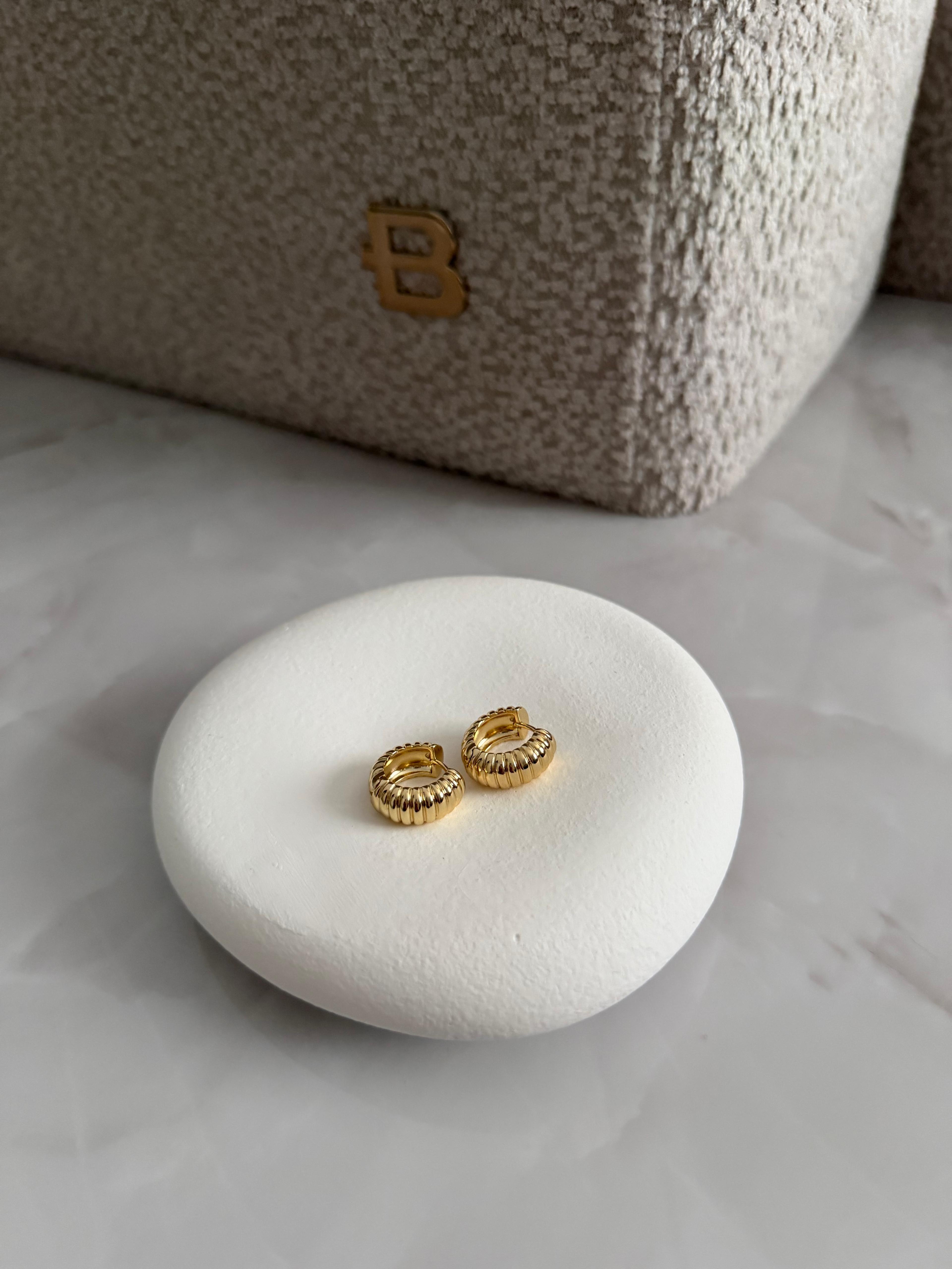 Özel Seri 14k Gold Bombeli Şeritli Halka Küpe