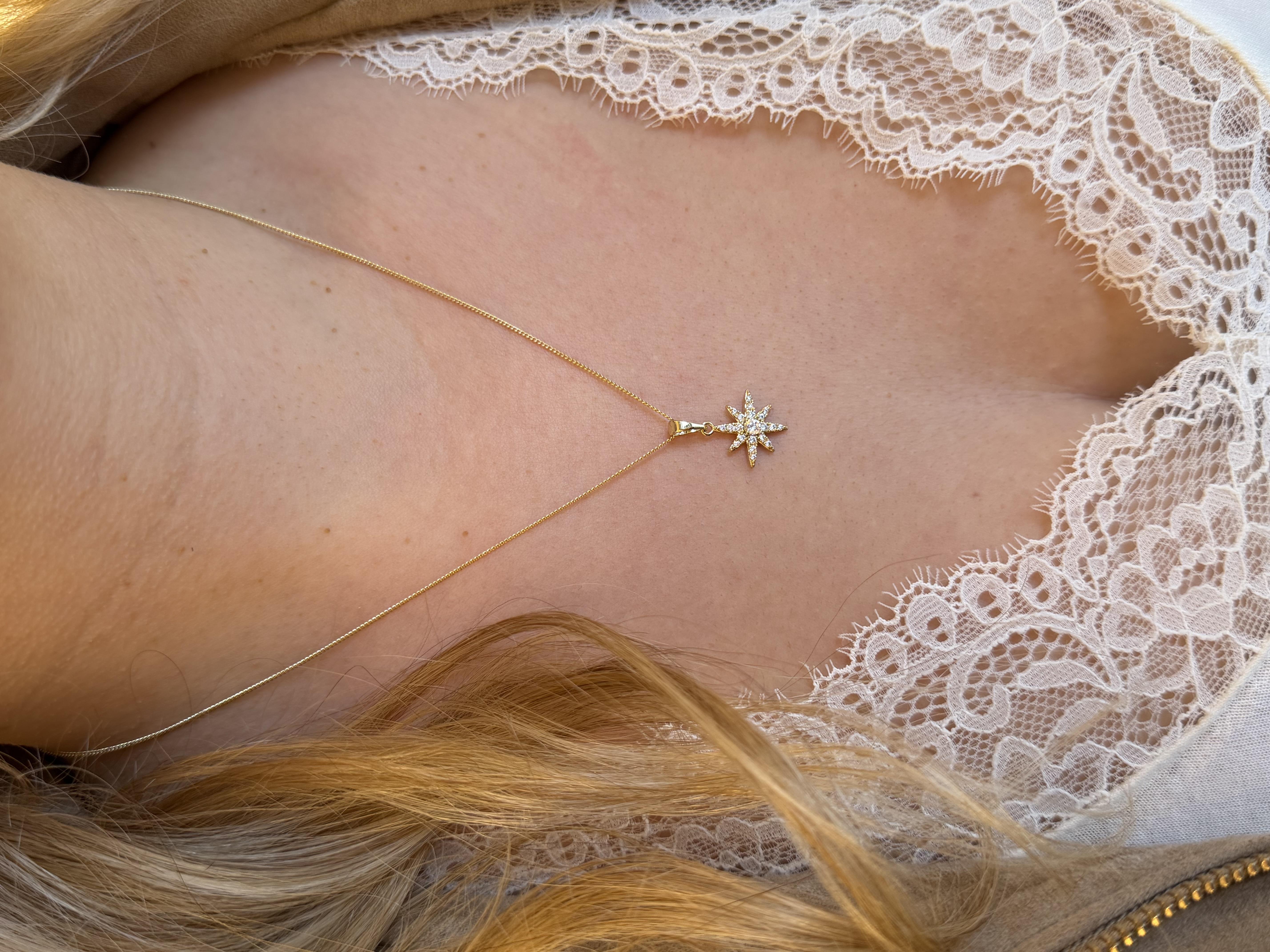 Özel seri 14k Gold Yıldız Model Kolye