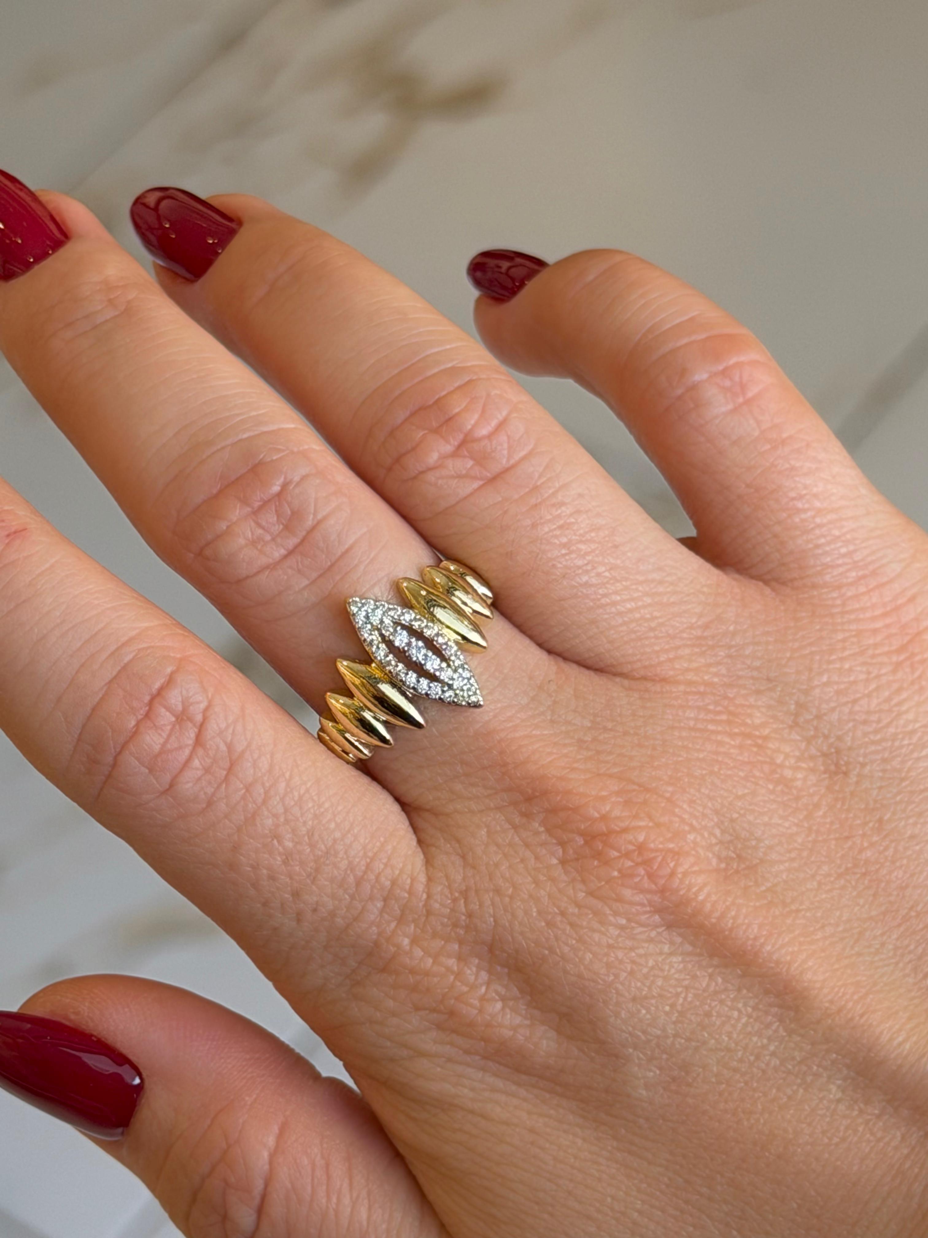 Özel Seri Yüzük 14 Gold Ritim  Eğik Desen Taşlı Model 