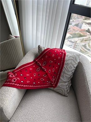 Kırmızı Şal Desenli Üçgen Şal 103x38