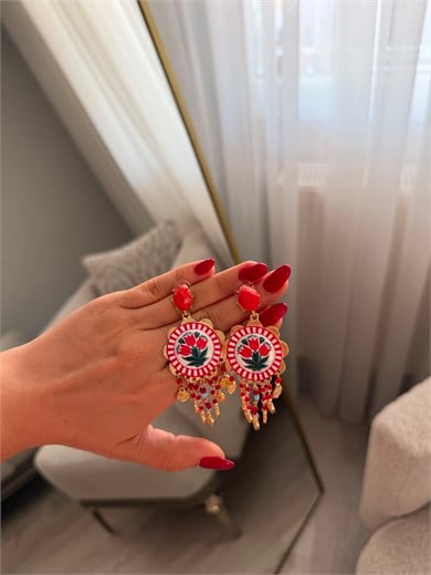 Marka Model Stilla Rossa Kırmızı Taş Detaylı Sallantılı Küpe