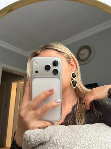 Marka Model Siyah Gold Kenarlı Sallantılı Küpe