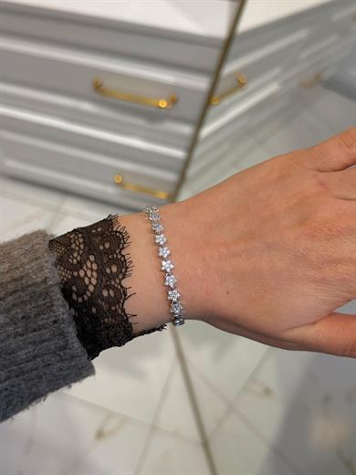 Özel Seri Silver Yıldız Model Taşlı Sıralı Bileklik