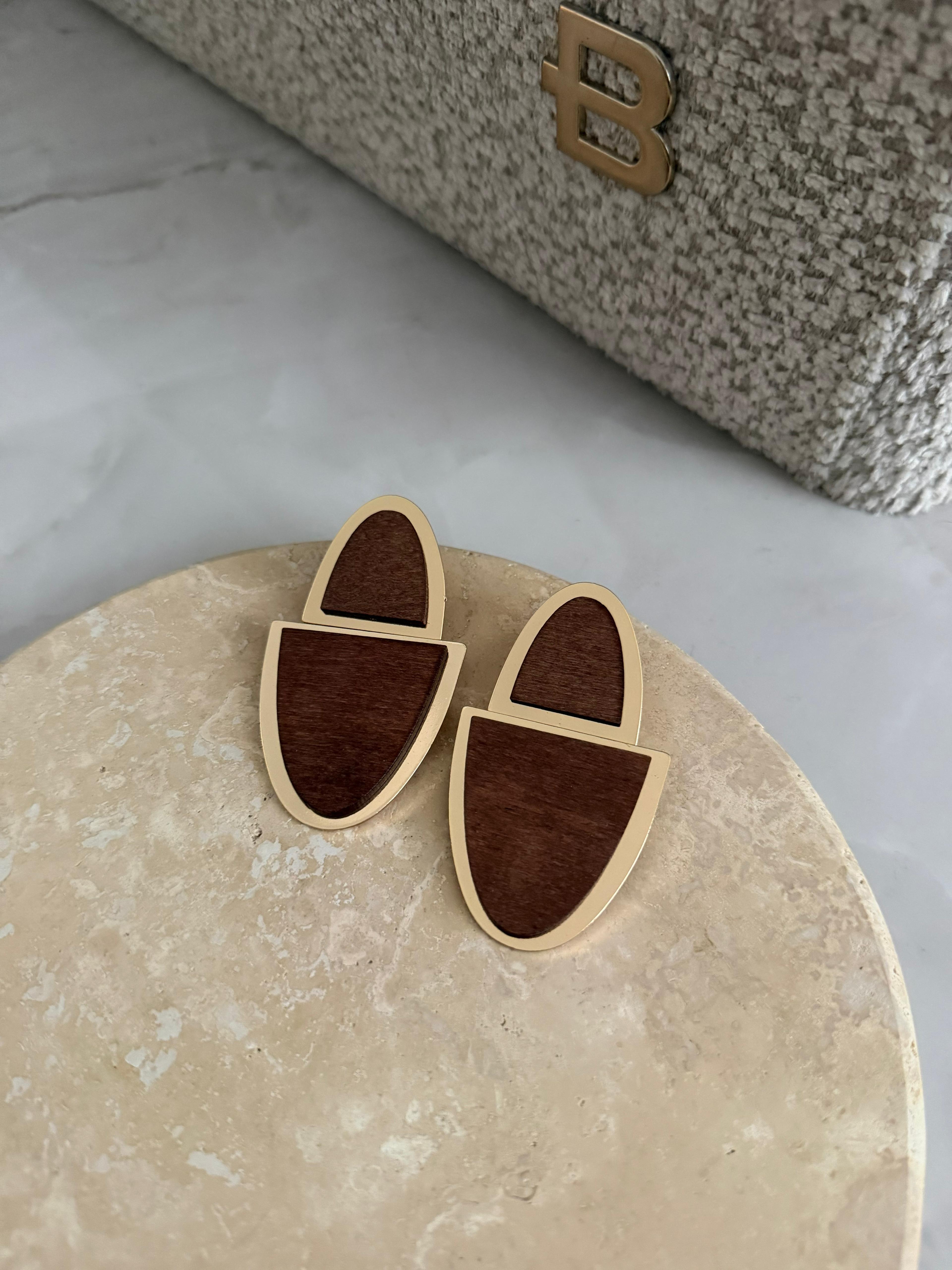 Marka Model Ahşap Görünümlü Gold Kenarlı Küpe