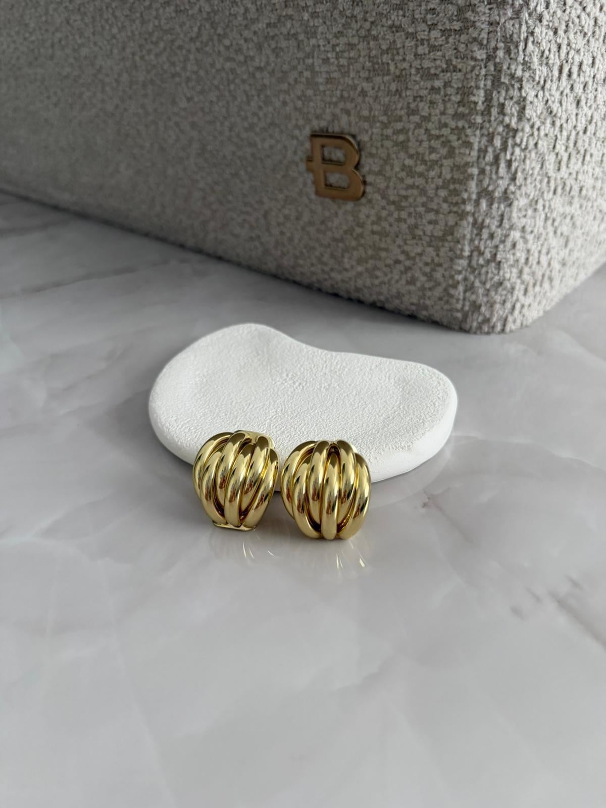 Marka Model Gold Altı Sıralı Küpe