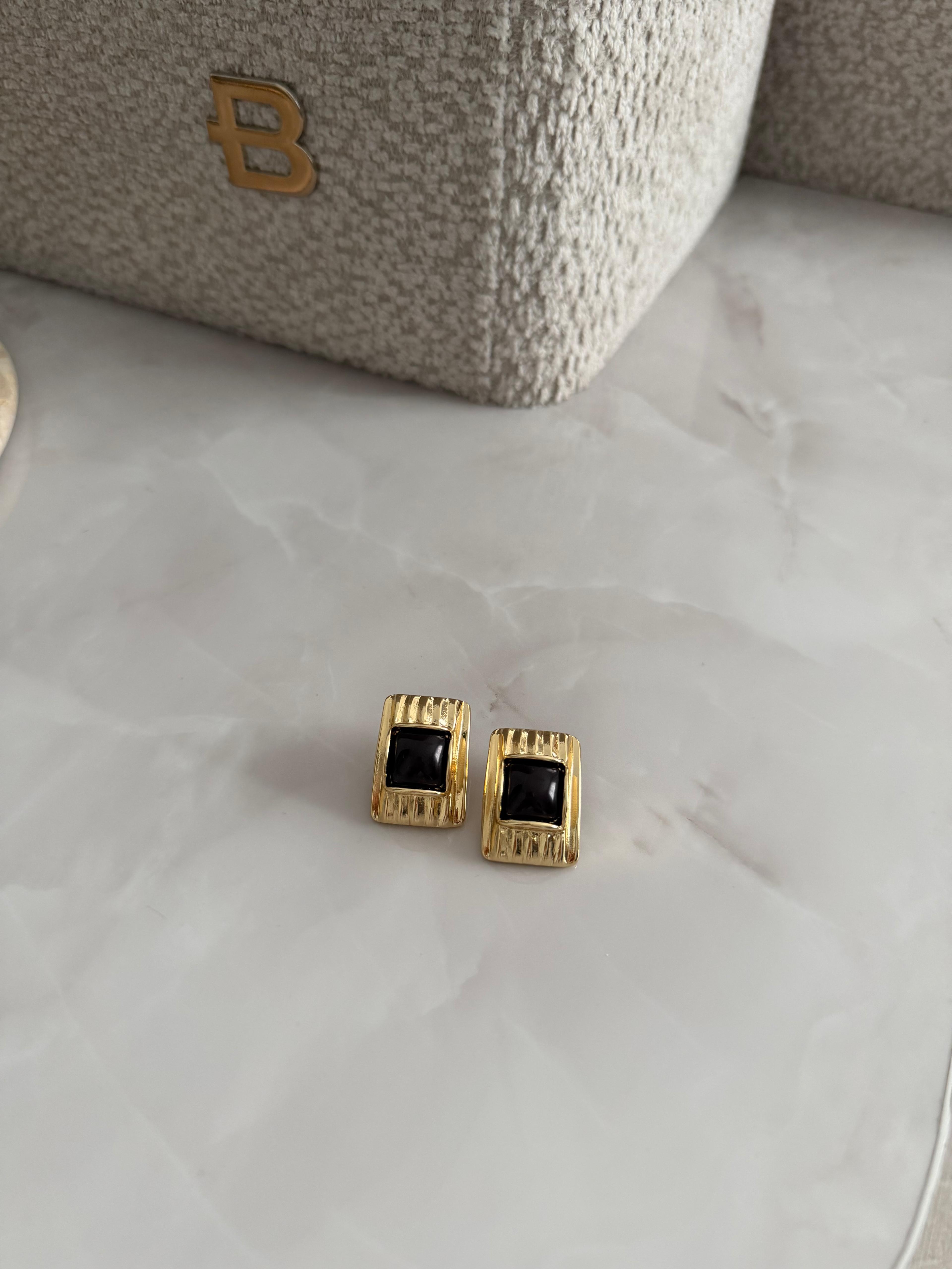 Marka Model Gold Kenarlı Siyah Detay Küpe