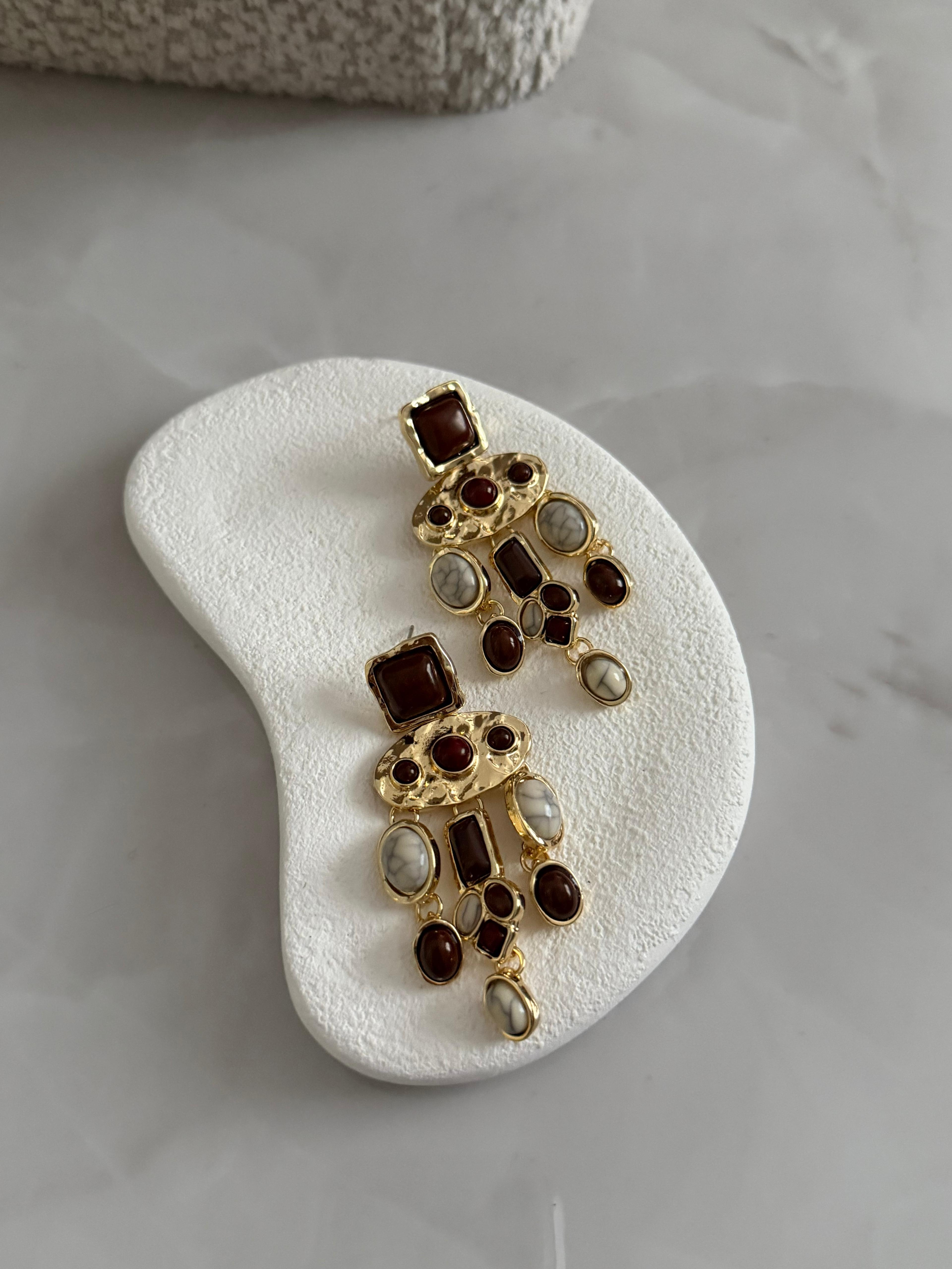 Marka Model Kehribar-Mermer Taşlı Sallantılı Küpe