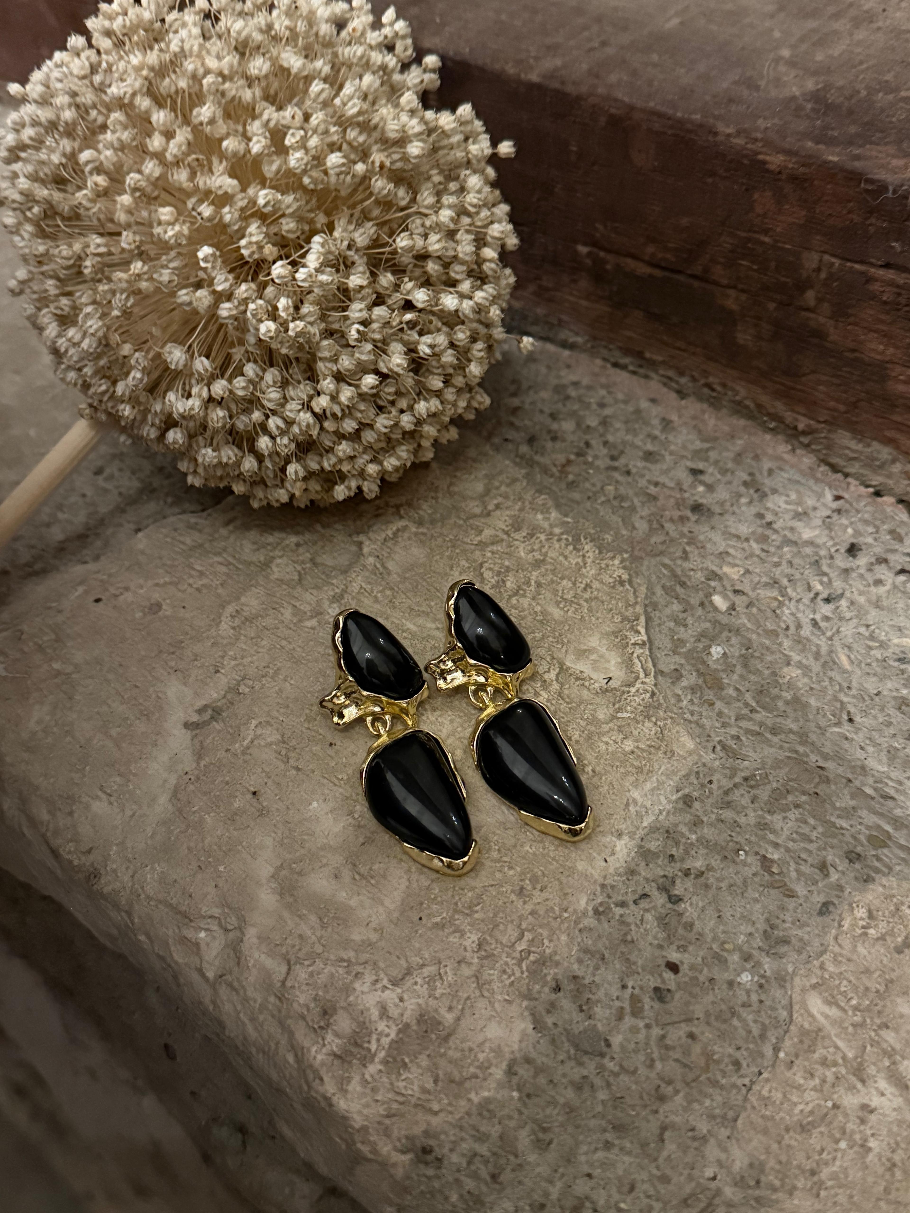 Marka Model Siyah Gold Sallantılı Küpe