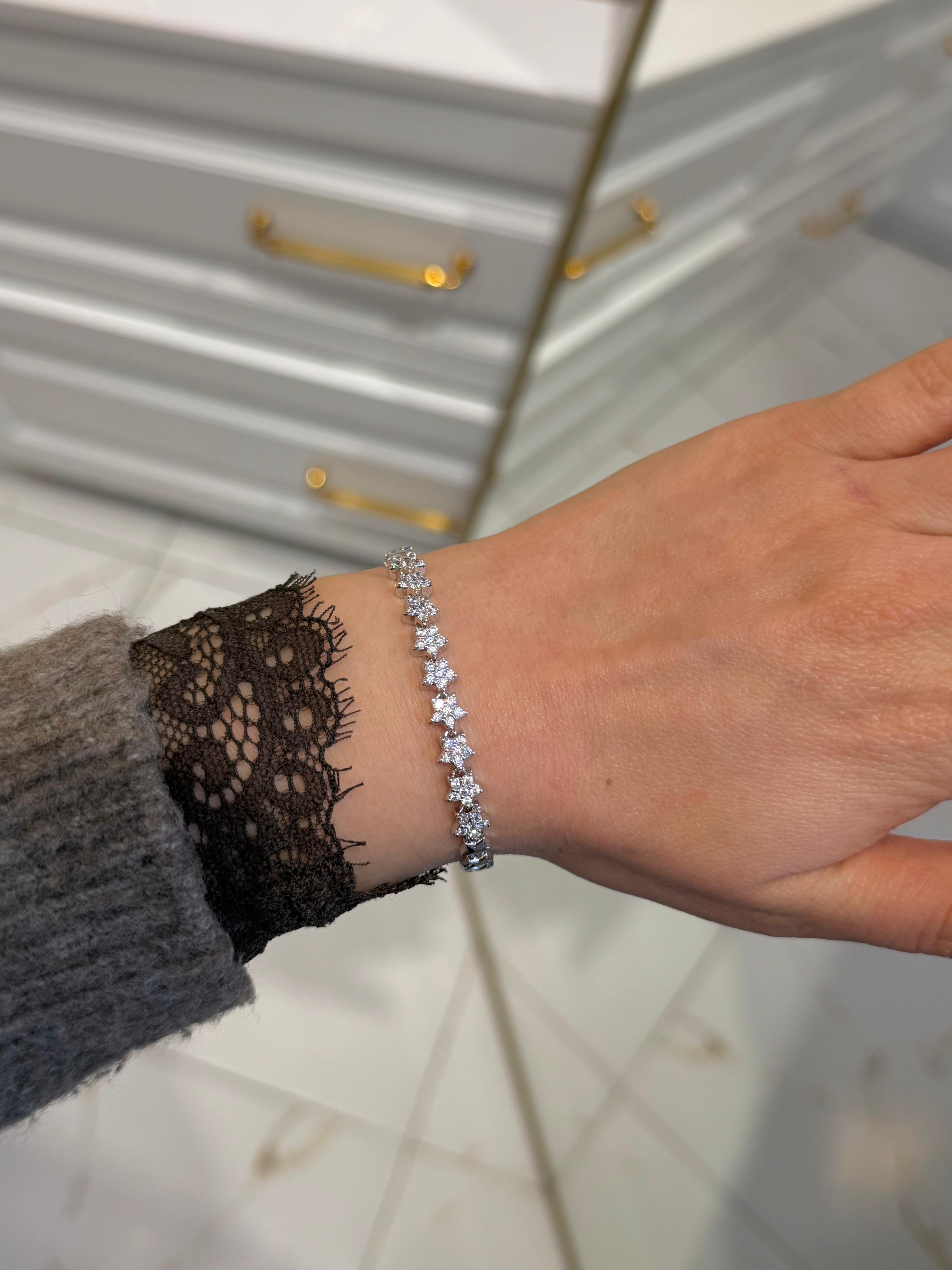 Özel Seri Silver Yıldız Taş Detay Sıralı Bileklik