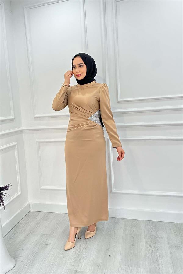 BELİ TAŞLI SATEN ELBİSE 4748 Vizon