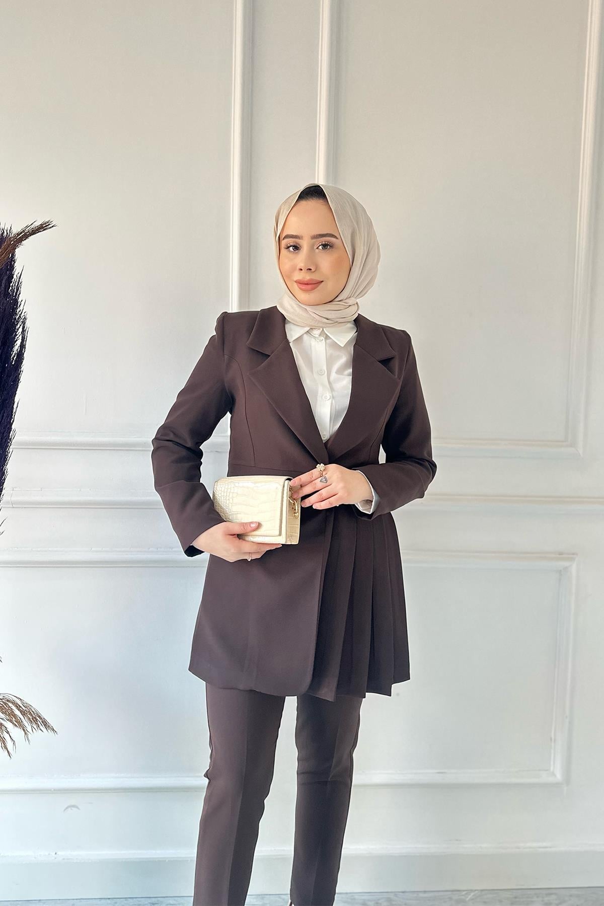 Piliseli Detay Yandan Kemerli Takım 5014 K.Kahve