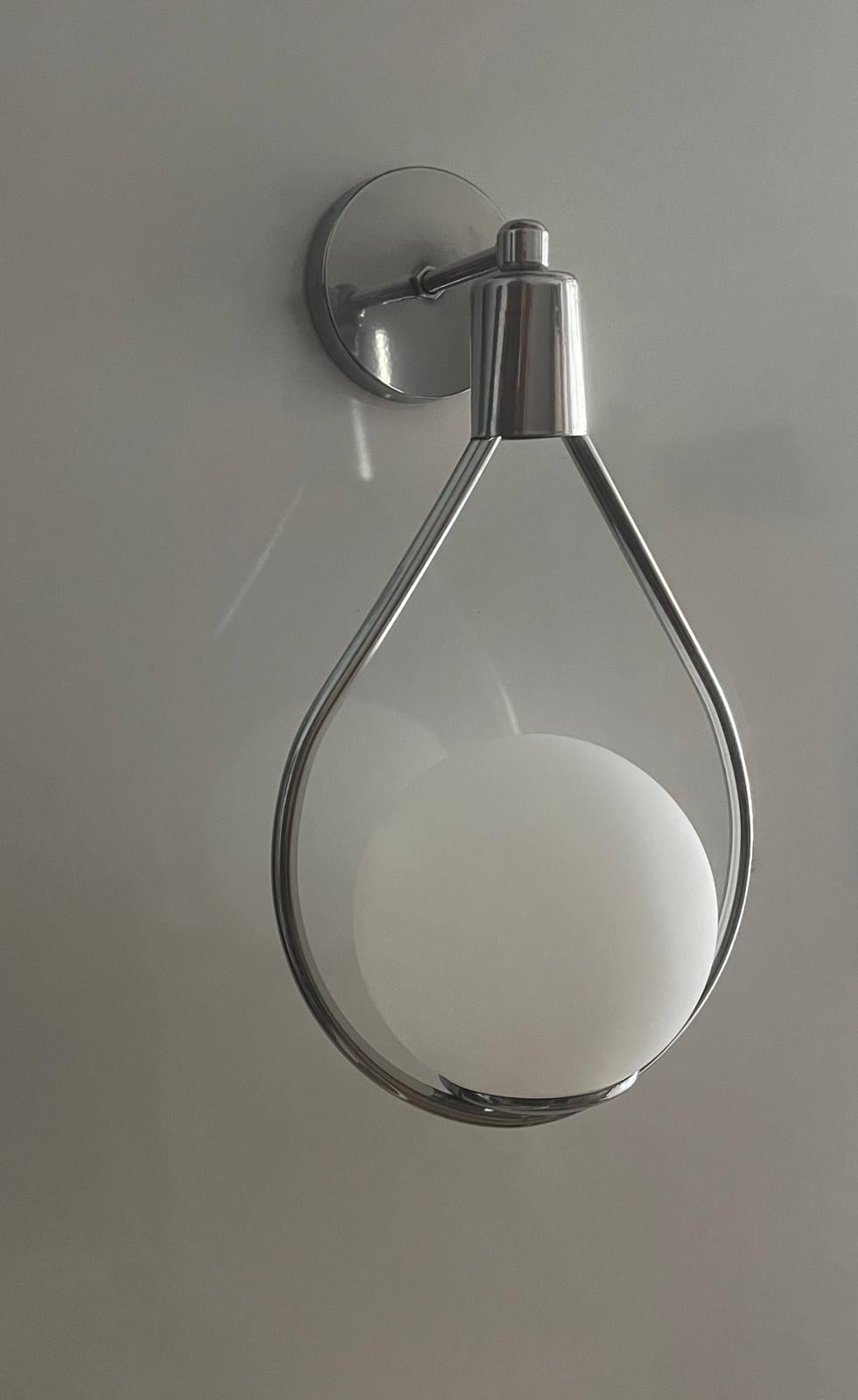 Badem Silver Krom Kasa Beyaz Glop Camlı Metal Pilli Aplik - Özel Tasarım Lamba ve Pil dahil - Tek AdetFeza BalCamlı Siyah Metal Modern 2 Adet Pilli Aplik - Özel Tasarım Lamba ve Pil Dahildir