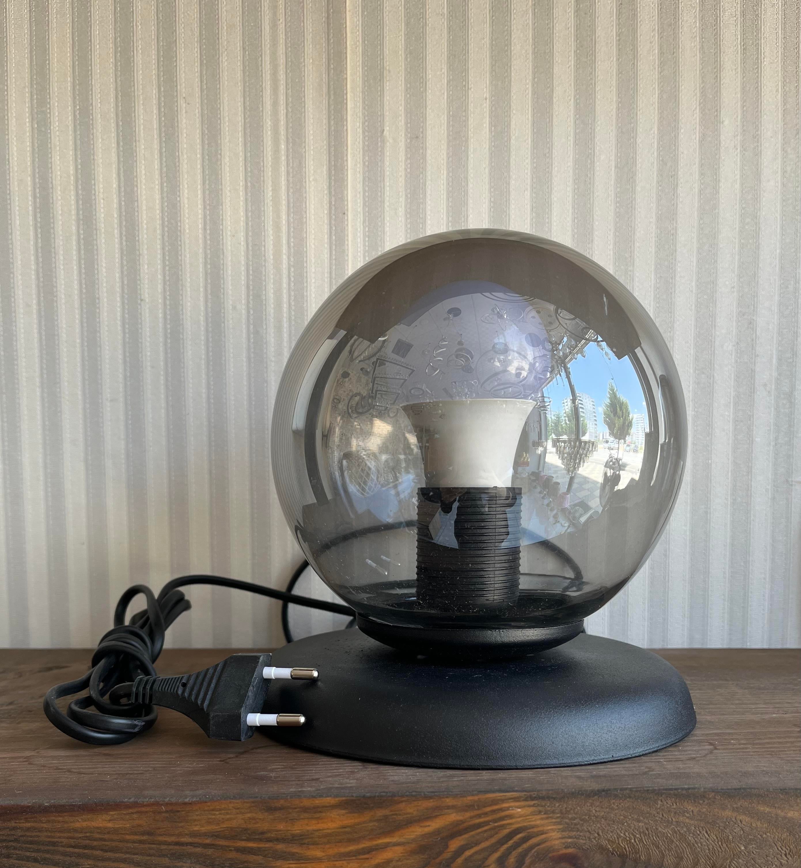 Sihirli Küre Füme Glop Elektrikli Abajur Masa Lambası Modern Dekoratif Siyah Metal(PİLLİ DEĞİLDİR)Kupa Gerçek Kristal Taşlı Pilli Abajur - Pil Dahildir