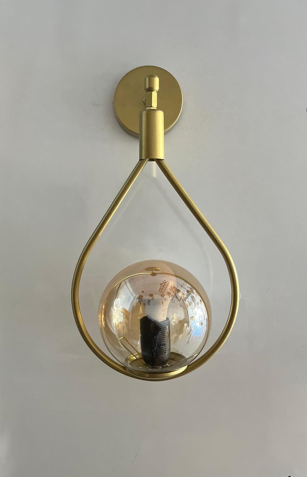 Badem Gold Kasa Bal Glop Camlı Metal Pilli Aplik - Özel Tasarım Lamba ve Pil dahil - Tek AdetFeza BalCamlı Siyah Metal Modern 2 Adet Pilli Aplik - Özel Tasarım Lamba ve Pil Dahildir