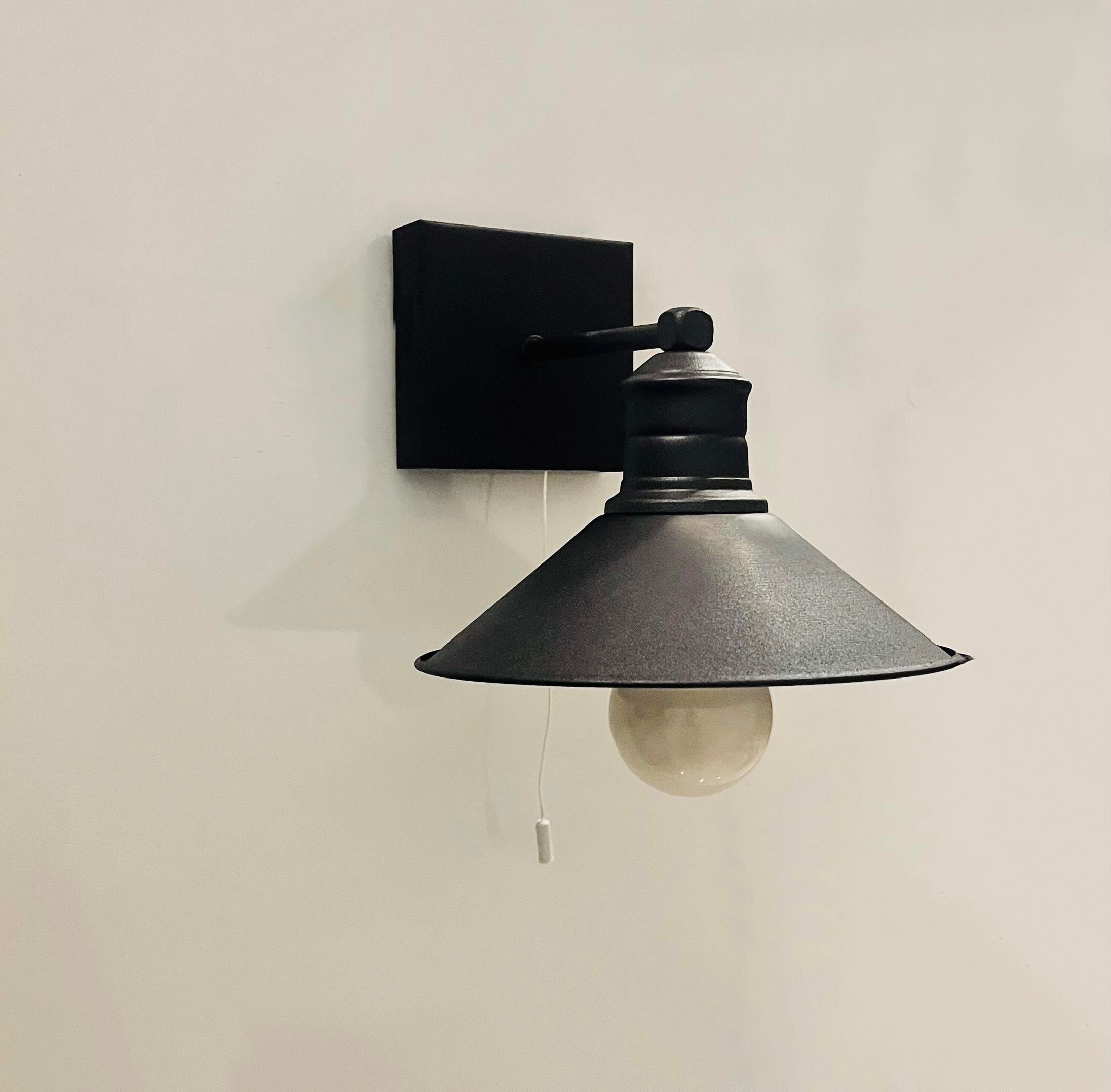 Granada Siyah Şarjlı Pilli Aplik Şapka Metal Aplik - 9v Pil ve Özel Tasarım Ampul İçindedir - Tek Adet FiyatıdırŞarjlı Pilli Aplik Napoli Siyah Metal Aplik - 9v Pil ve Özel Tasarım Ampul İçindedir - Tek Adet Fiyatıdırgaziantepavize