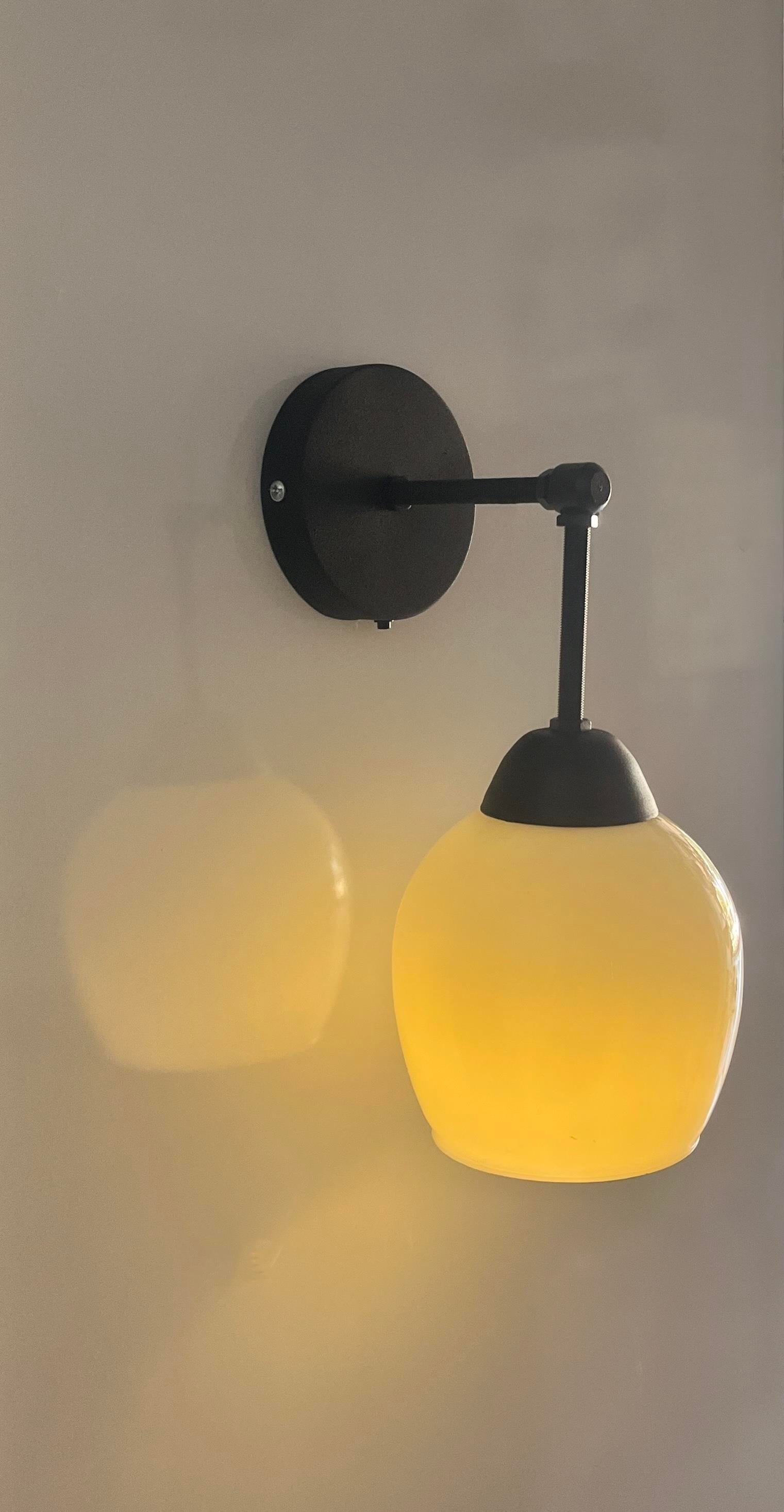Gurbet BeyazCamlı Metal Siyah 1 Adet Pilli Aplik - Özel Tasarım Lamba HediyeliFeza BalCamlı Siyah Metal Modern 2 Adet Pilli Aplik - Özel Tasarım Lamba ve Pil Dahildir