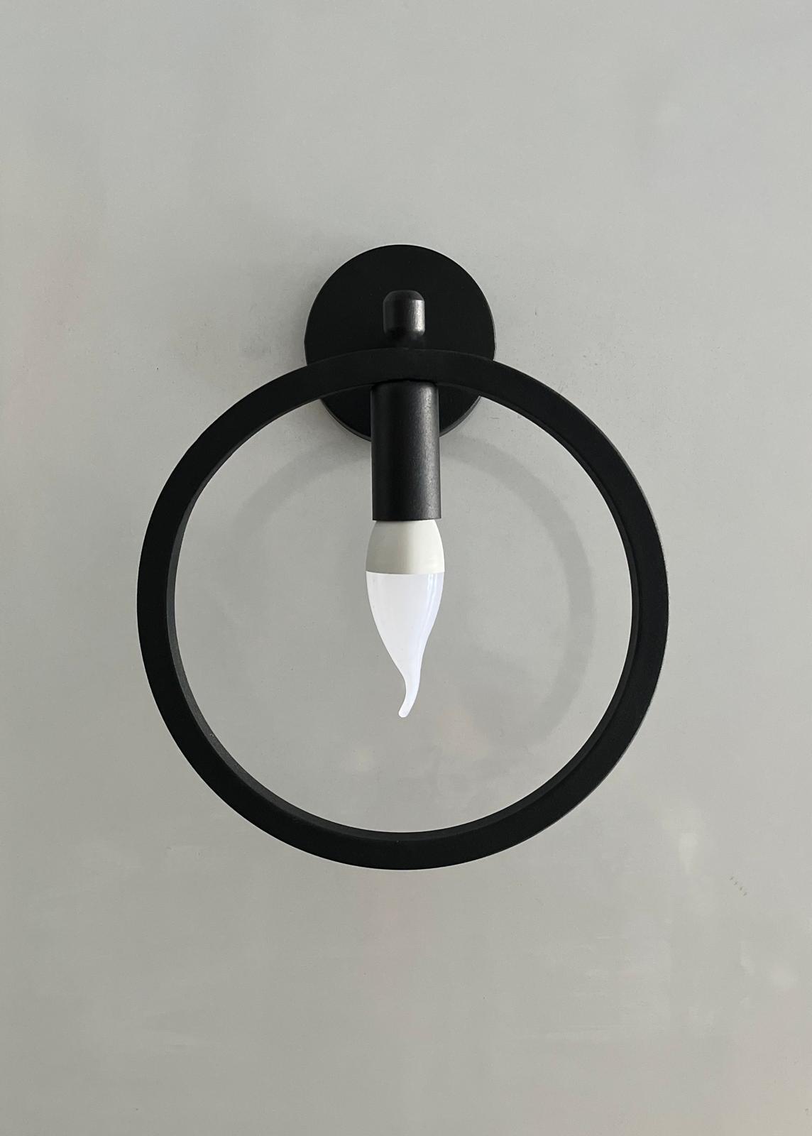 Halka Siyah Kasa Metal Pilli Aplik - Özel Tasarım Lamba ve Pil dahil - Tek AdetFeza BalCamlı Siyah Metal Modern 2 Adet Pilli Aplik - Özel Tasarım Lamba ve Pil Dahildir