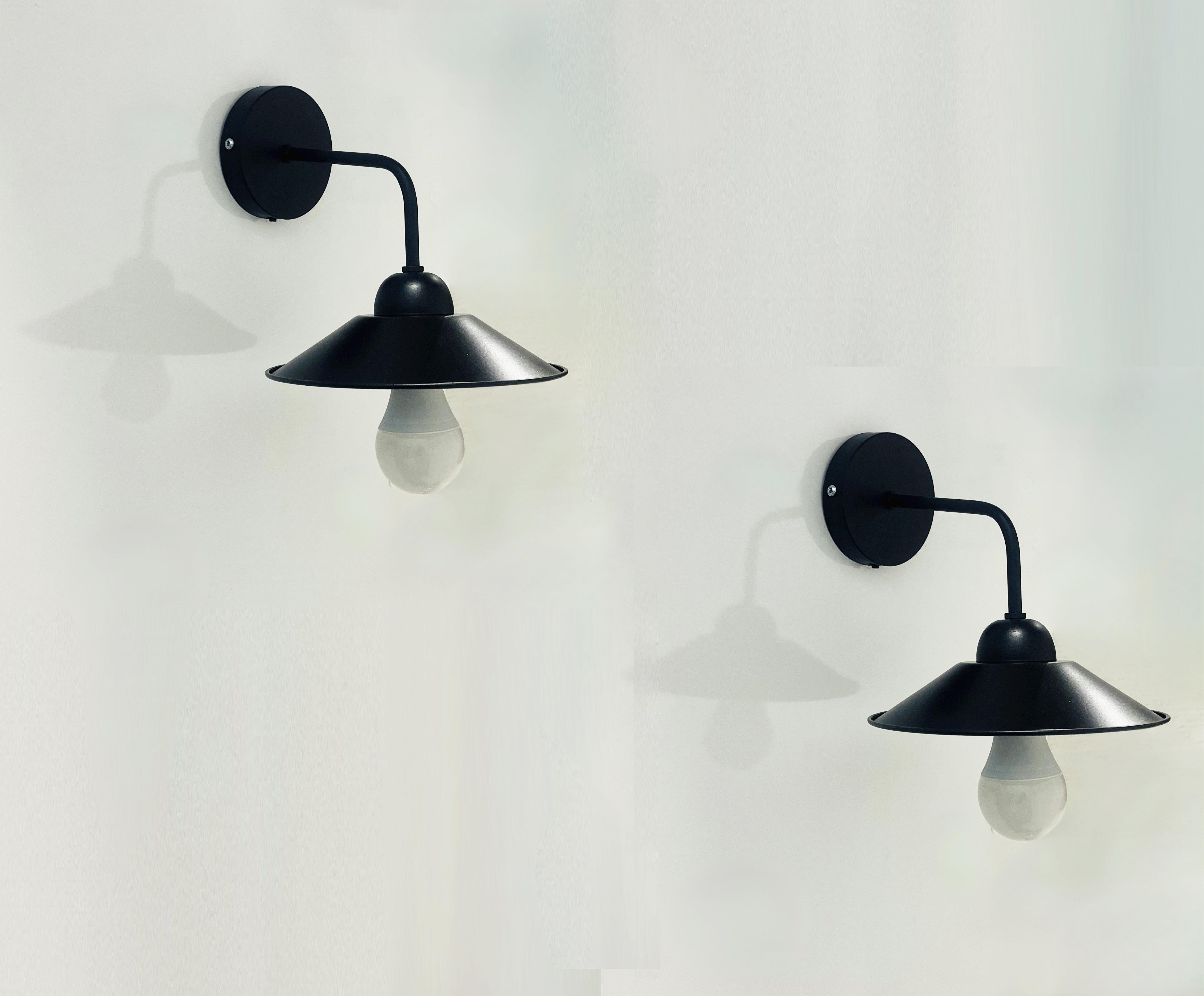 Kalpana Siyah Metal Modern 2 Adet Pilli Aplik - Özel Tasarım Lamba ve Pil DahildirOlimpiyat Şapkalı Siyah Metal Modern 2 Adet Pilli Aplik - Özel Tasarım Lamba ve Pil Dahildir