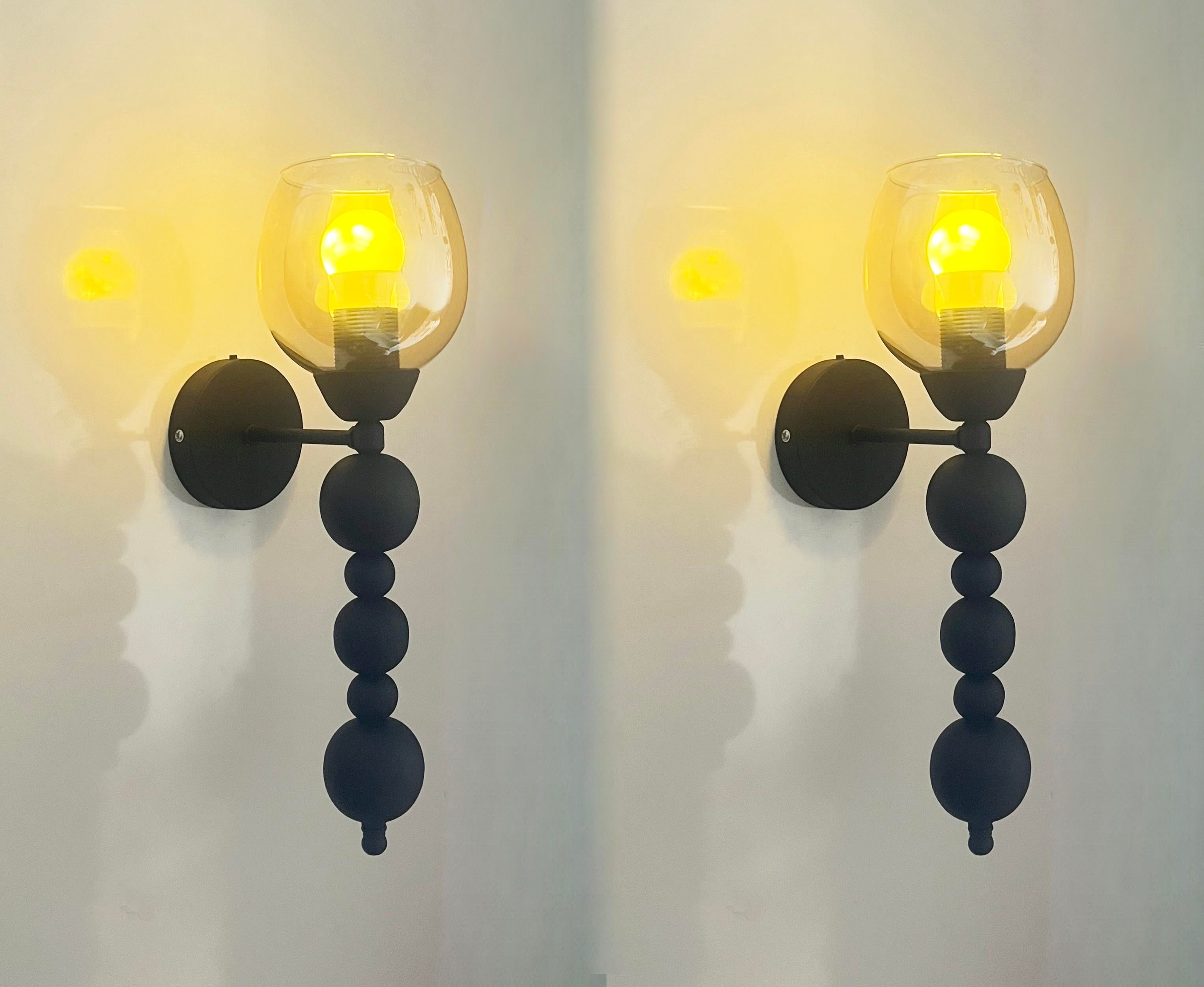 Maya Bal Camlı Siyah Metal Modern 2 Adet Pilli Aplik - Özel Tasarım Lamba ve Pil DahildirFeza BalCamlı Siyah Metal Modern 2 Adet Pilli Aplik - Özel Tasarım Lamba ve Pil Dahildir