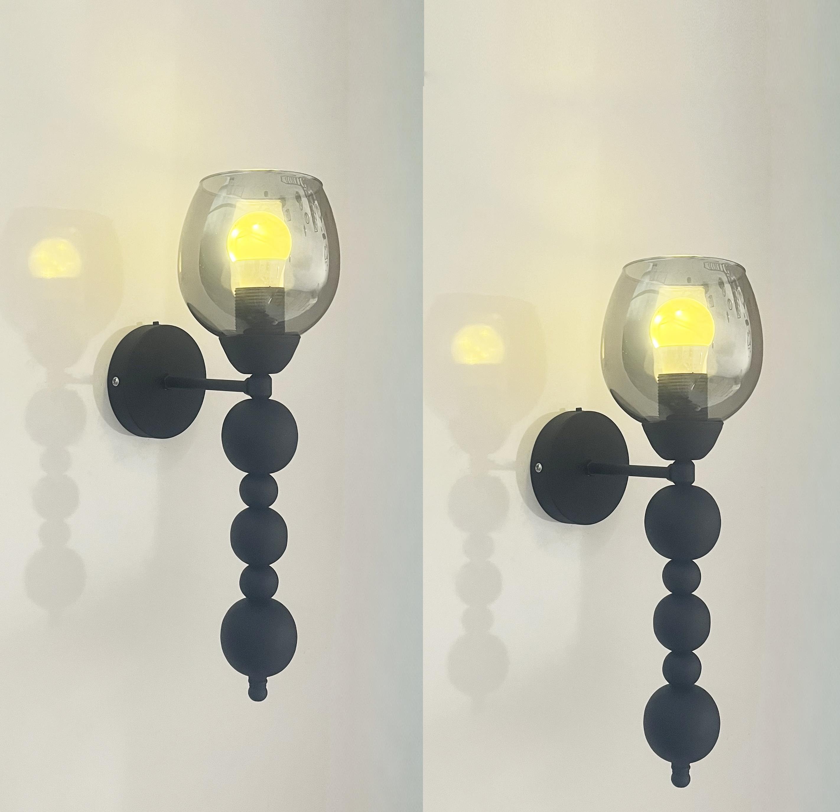 Maya Füme Camlı Siyah Metal Modern 2 Adet Pilli Aplik - Özel Tasarım Lamba ve Pil DahildirFeza BalCamlı Siyah Metal Modern 2 Adet Pilli Aplik - Özel Tasarım Lamba ve Pil Dahildir
