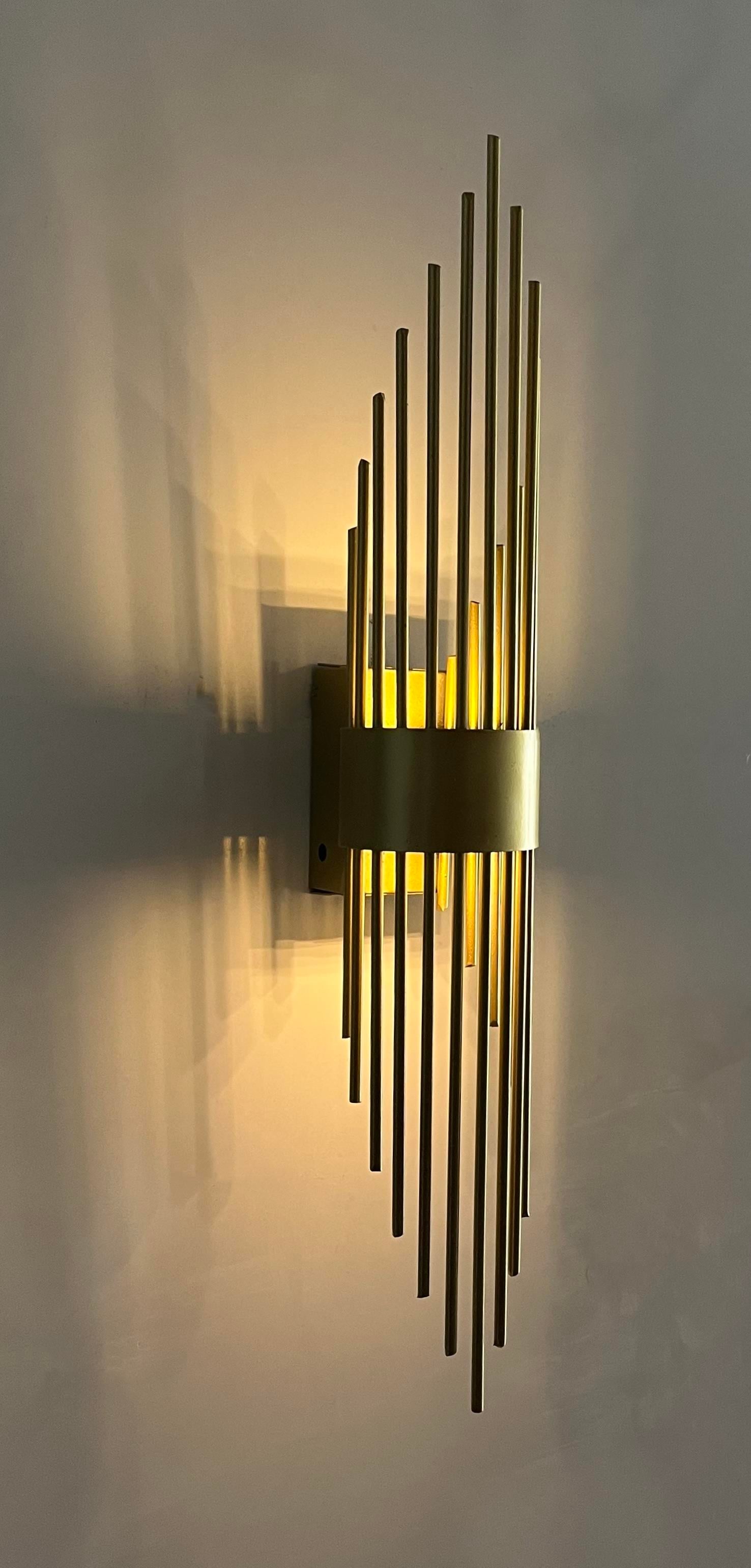 Mercan Gold Metal Pilli Aplik Günışığı Ledli Modern Duvar Aplik Duvar Lambası İç Mekan Duvar ApliğiLemos Gold Metal Pilli Aplik - 9v pil Hediyedir -Tek Adet Fiyatıdır