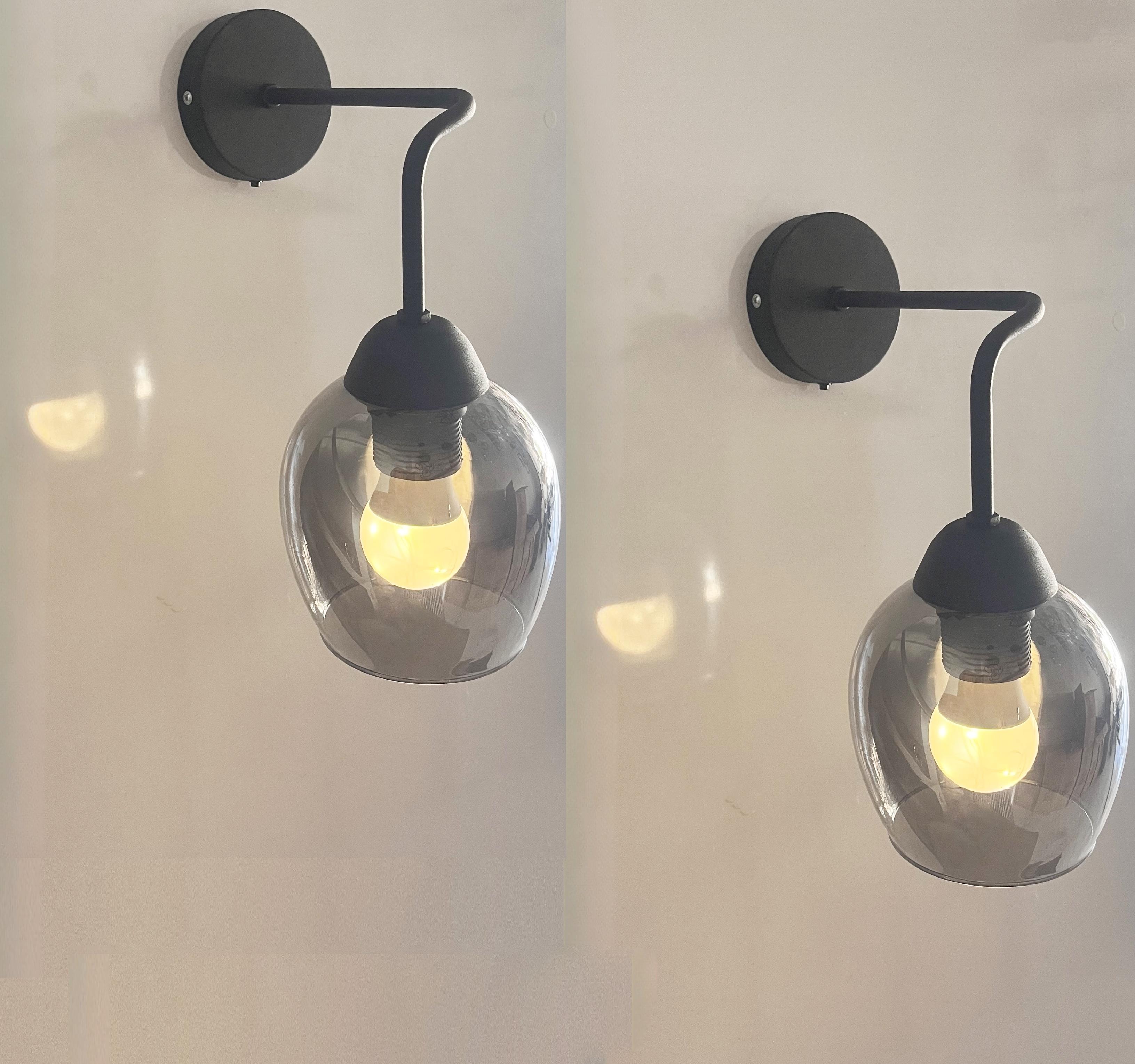 Milano Füme Camlı Siyah Metal Modern 2 Adet Pilli Aplik - Özel Tasarım Lamba ve Pil DahildirFeza BalCamlı Siyah Metal Modern 2 Adet Pilli Aplik - Özel Tasarım Lamba ve Pil Dahildir