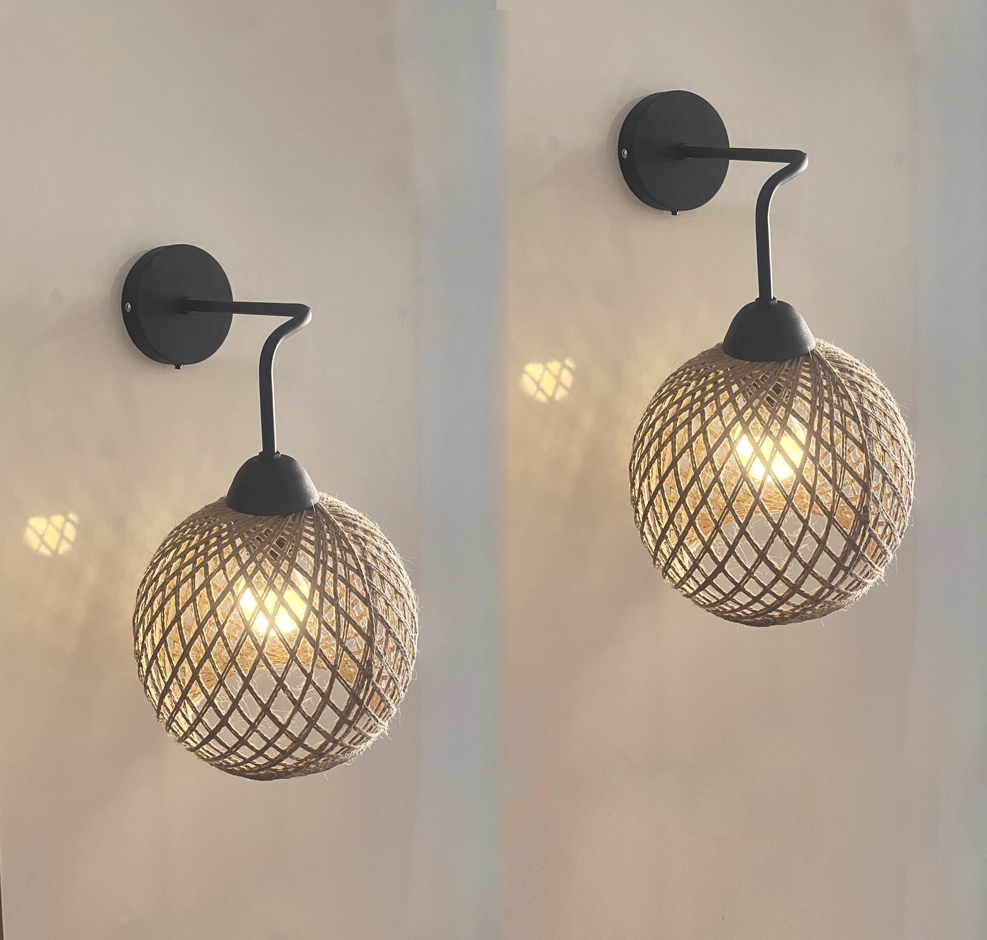Milano Hasır Şapkalı Siyah Metal Modern 2 Adet Pilli Aplik - Özel Tasarım Lamba ve Pil DahildirFeza BalCamlı Siyah Metal Modern 2 Adet Pilli Aplik - Özel Tasarım Lamba ve Pil Dahildir