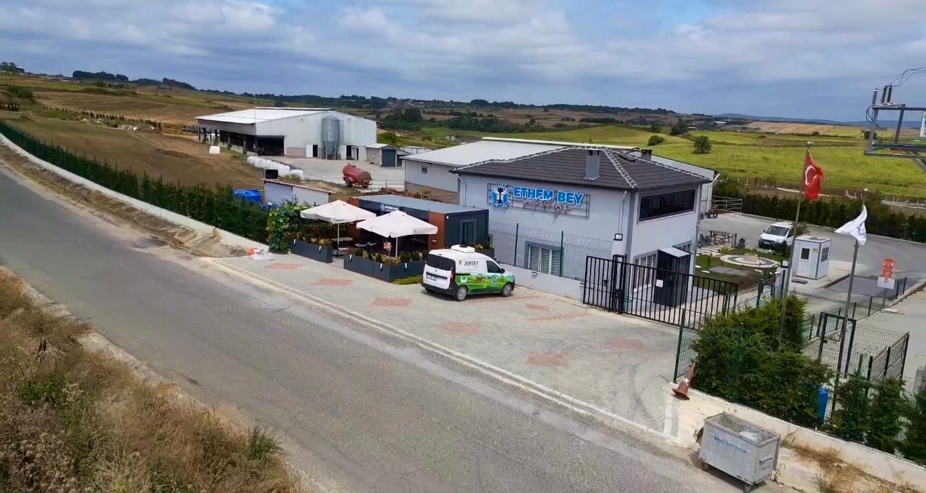Silivri Bekirli’de Ethem Bey Çiftliği ve çiftlik marketin havadan görünümü
