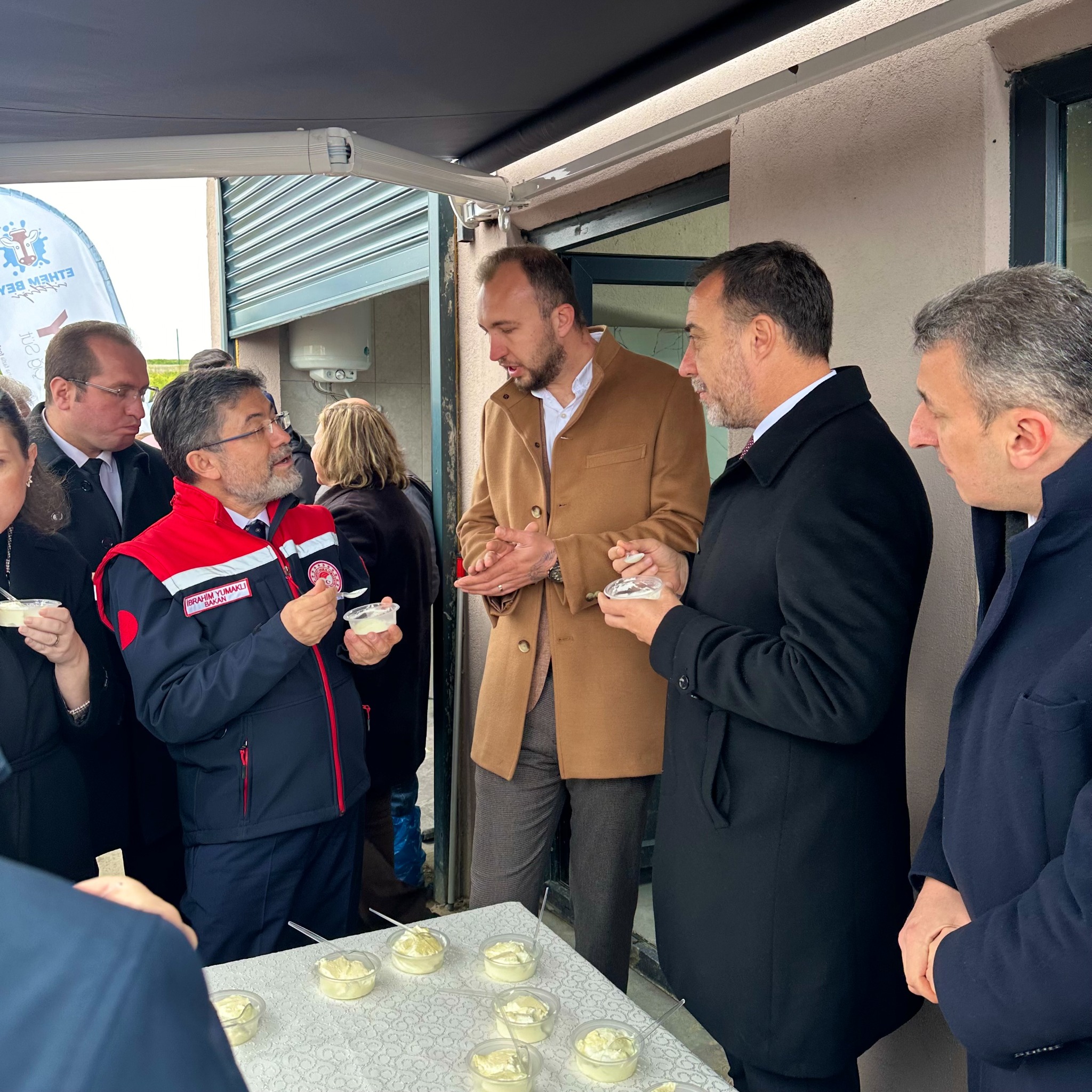 Jersey sütümüzden hazırlanan yoğurt ikramı