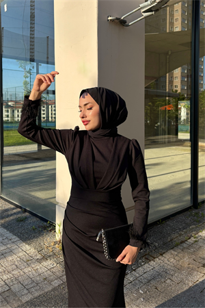 Kuyruklu Zara Kumaş Kolları Püsküllü Tesettür Abiye Siyah