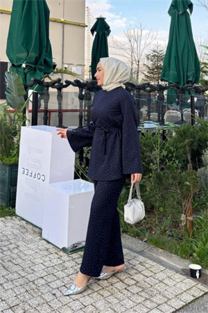 Mila Zarif Dokulu Lacivert Takım