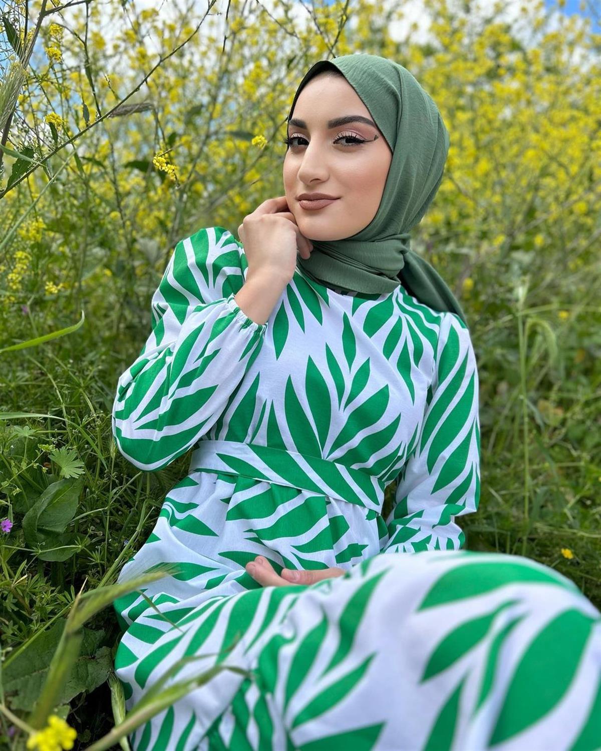 Yaprak Desenli Tesettür Elbise Yeşil
