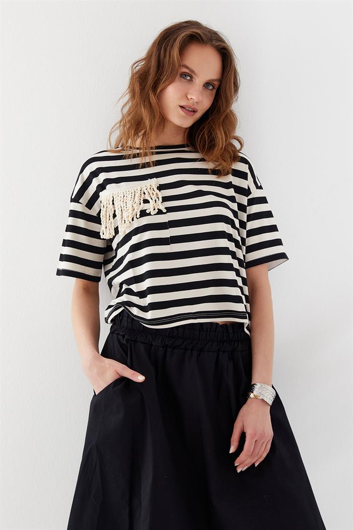 Çizgili Cep Detaylı Püsküllü T-Shirt Siyah