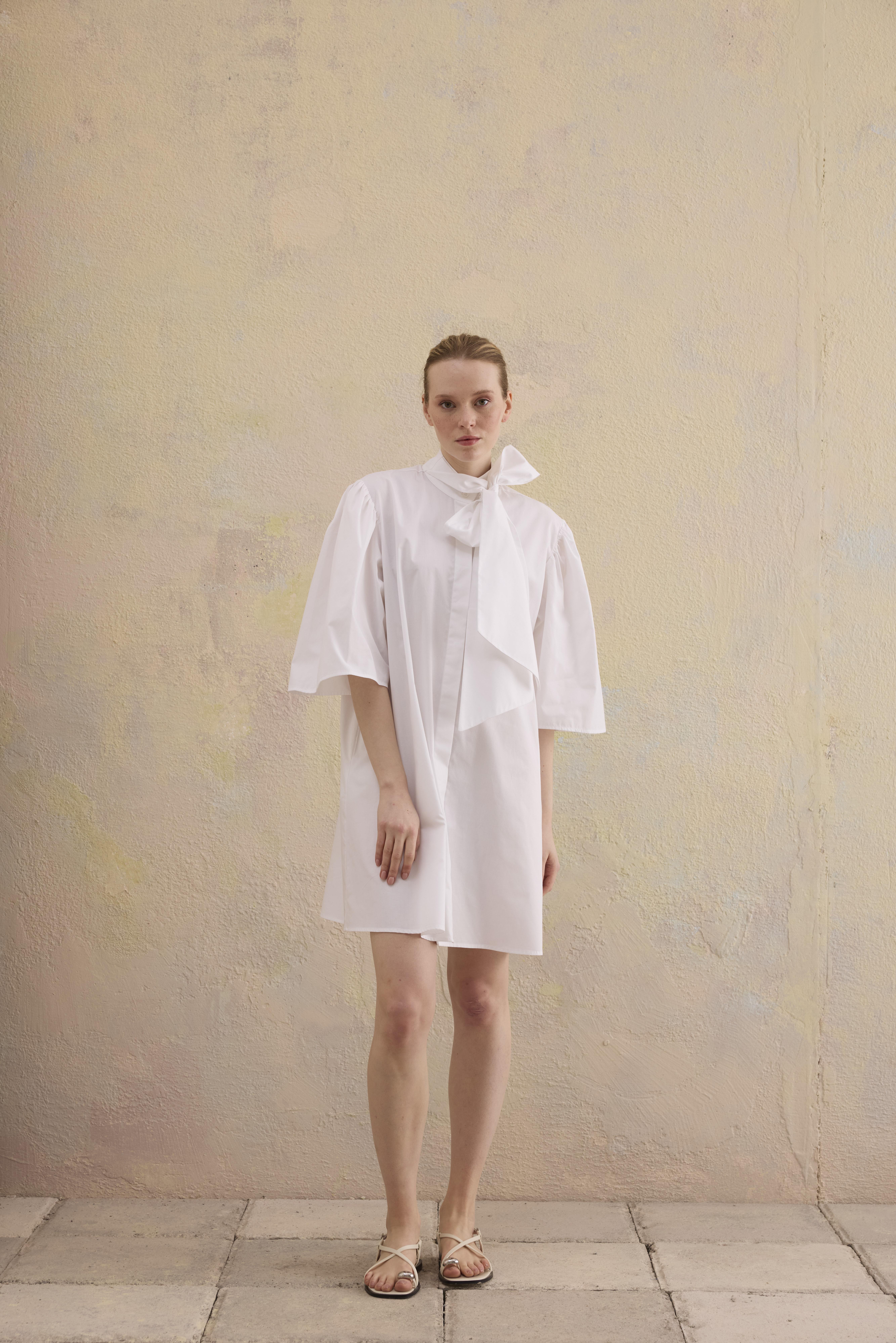 Beyaz şık gömlek elbise