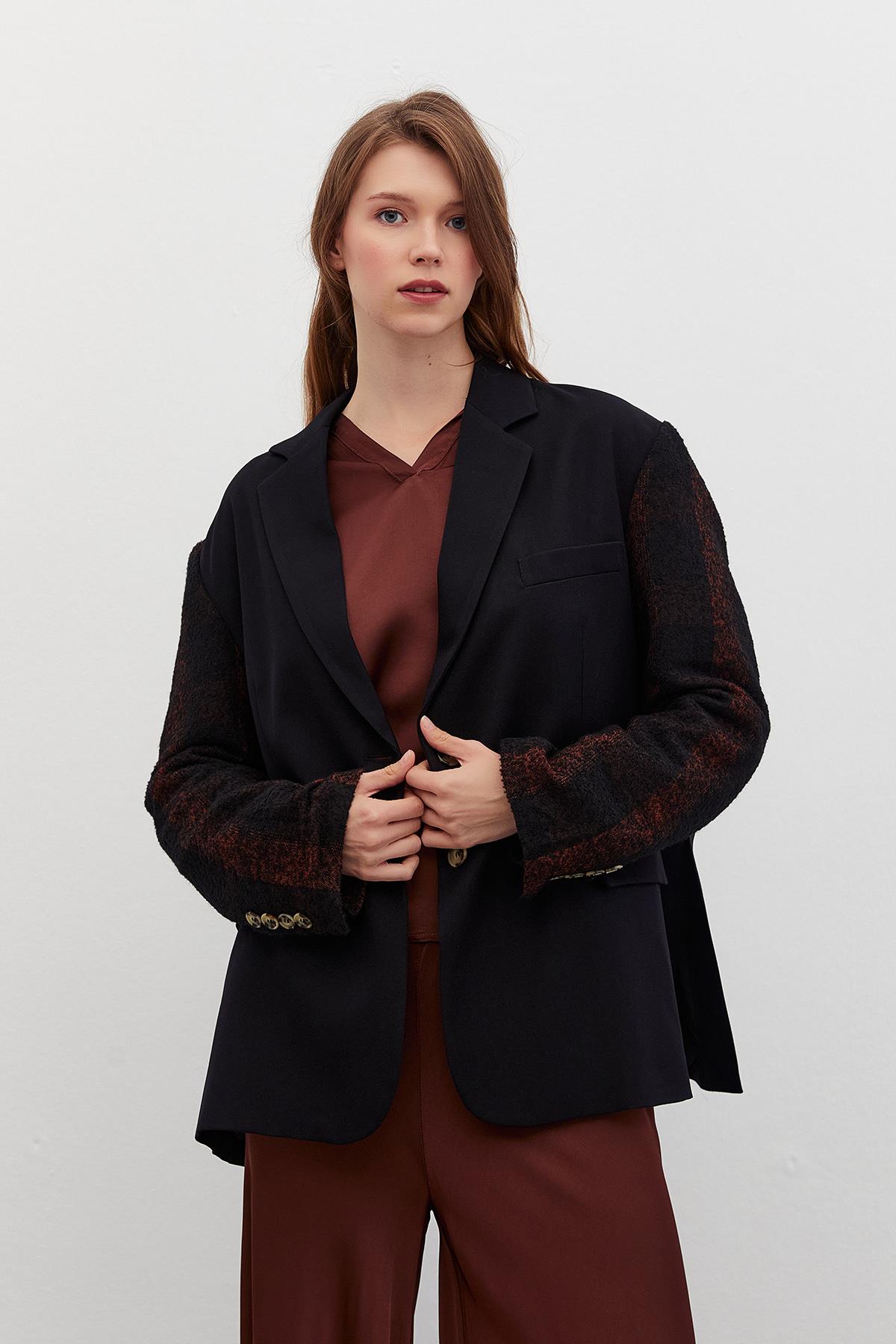 Oversize Kolları Kahve Kumaş Detaylı Ceket Siyah
