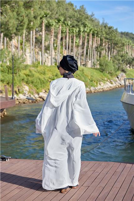 Beyaz Kapşonlu Tasarım Tesettür Pareo