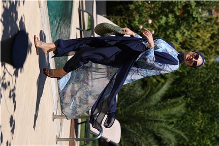 Blue Garden Desen Beli Bağcıklı Tasarım Tesettür Pareo