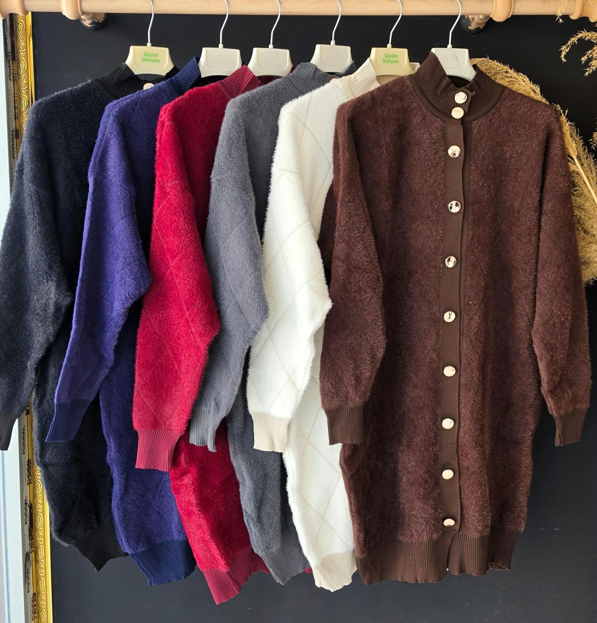 NOV ANGORA HIRKA 3324