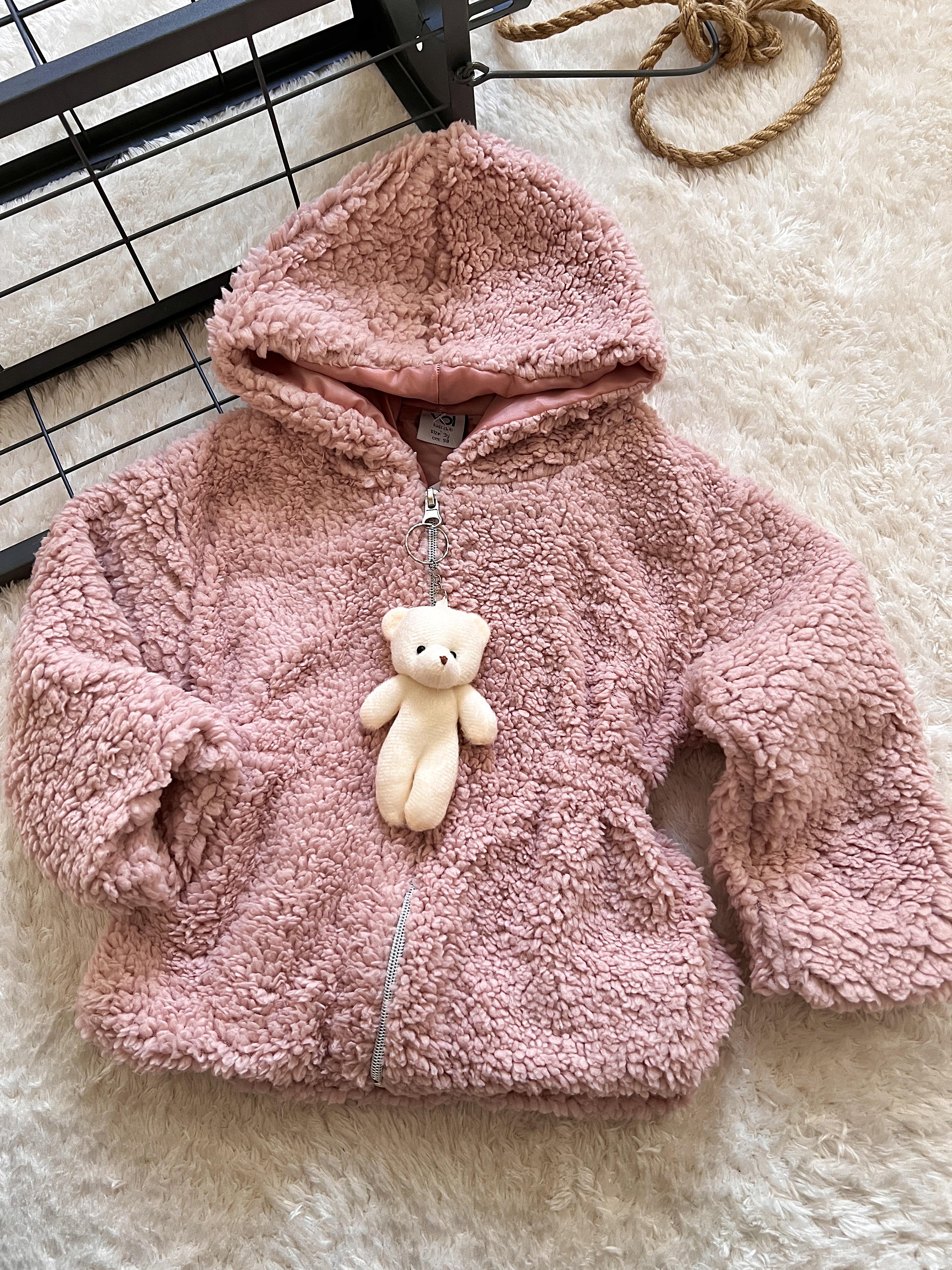 PEMBE PELUS MONT