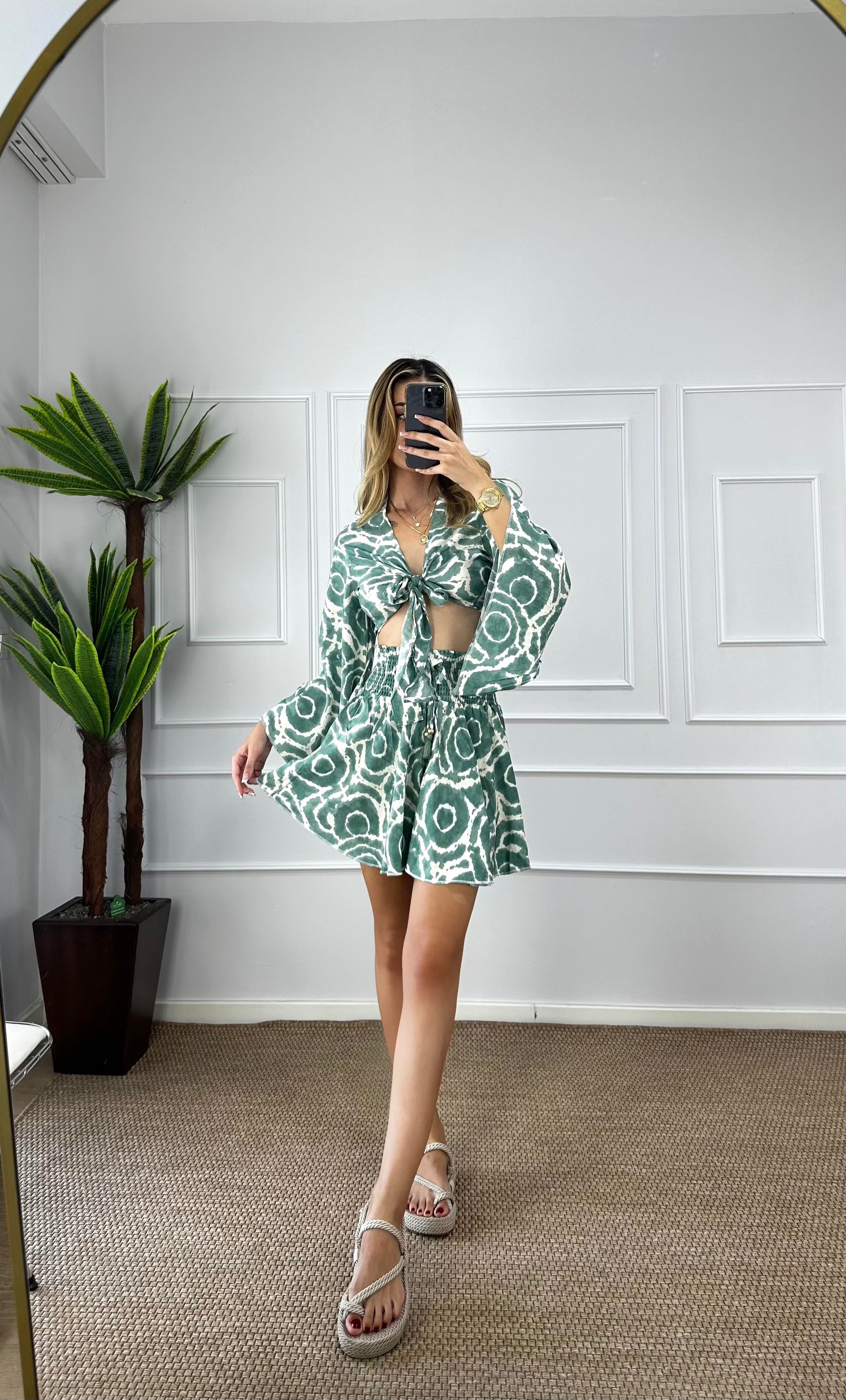 Kadın şortlu uçuş etek bağlama gömlek takım