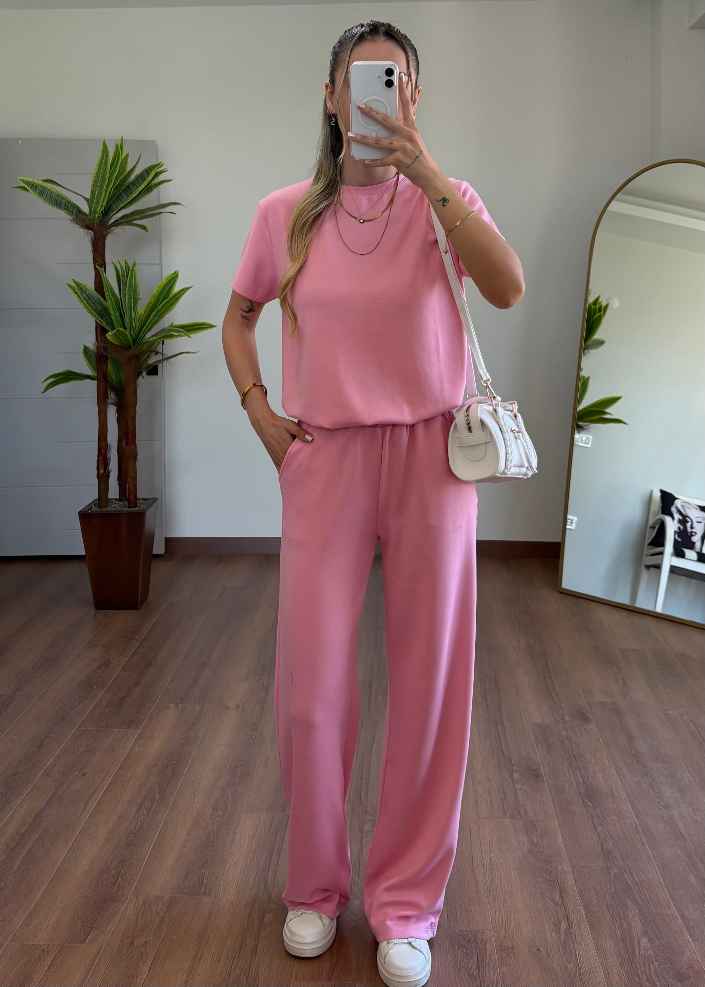 Pembe Eşofman Takımı