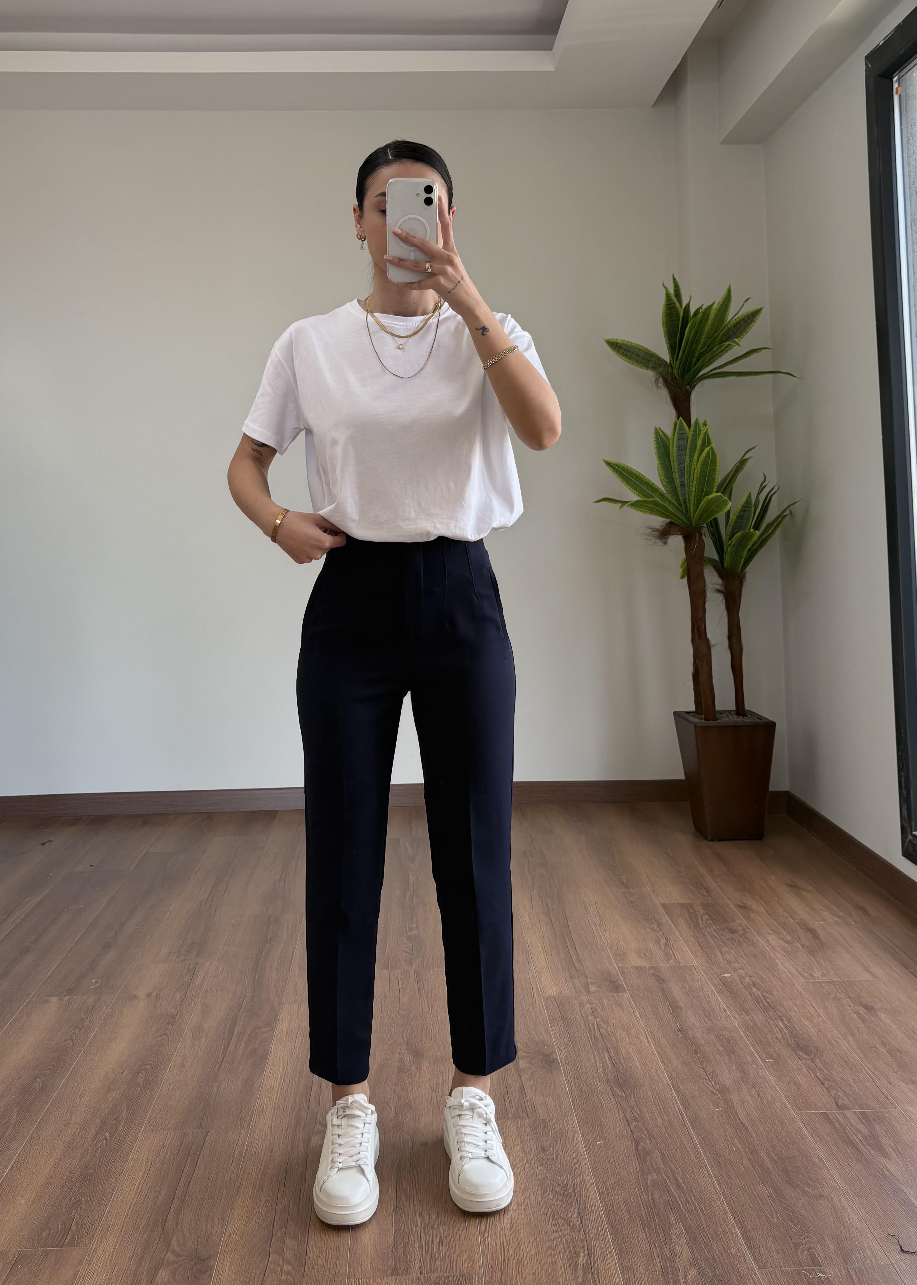 Bella Havuç Lacivert Pantolon