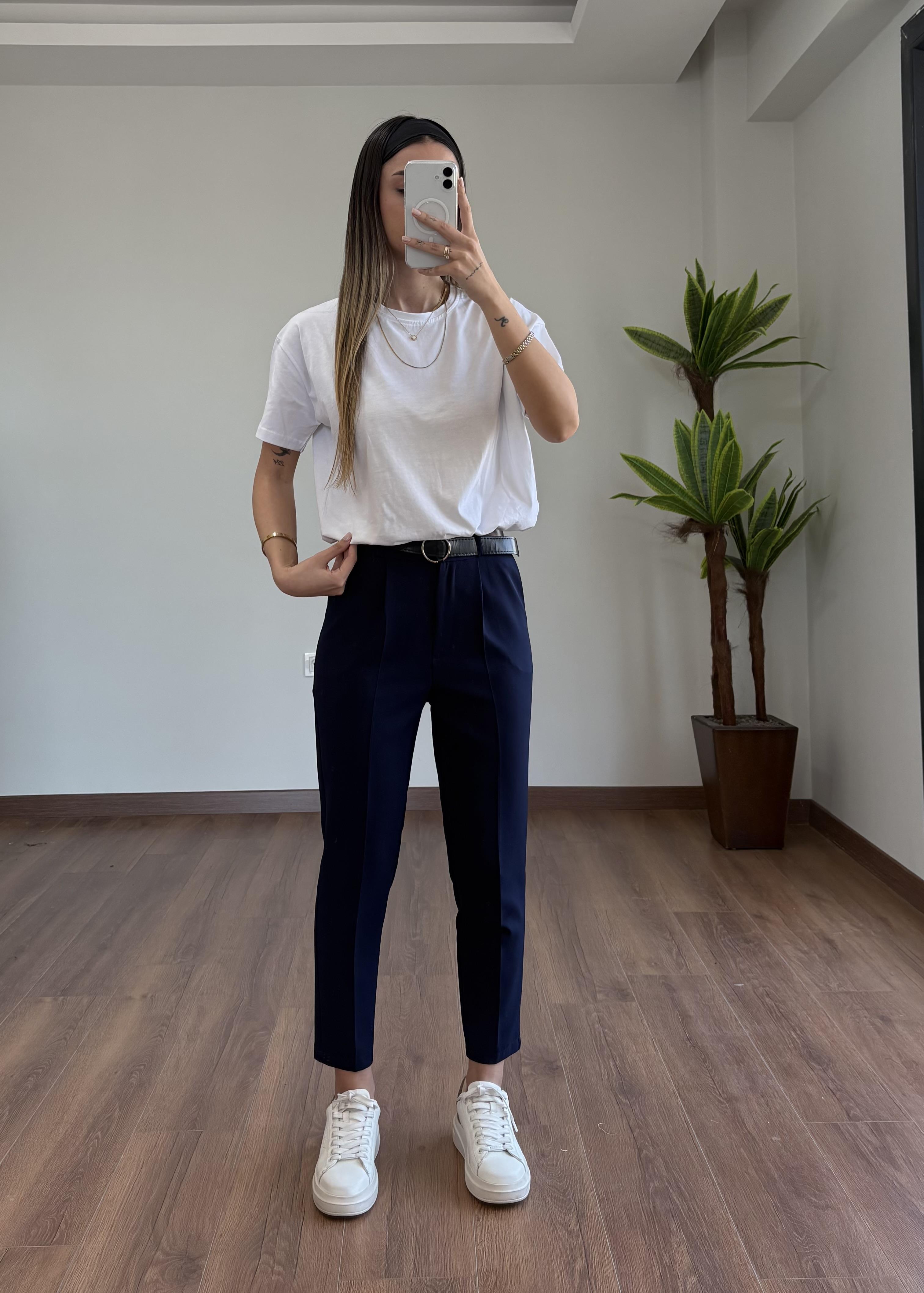 Havuç Kemerli Lacivert Pantolon