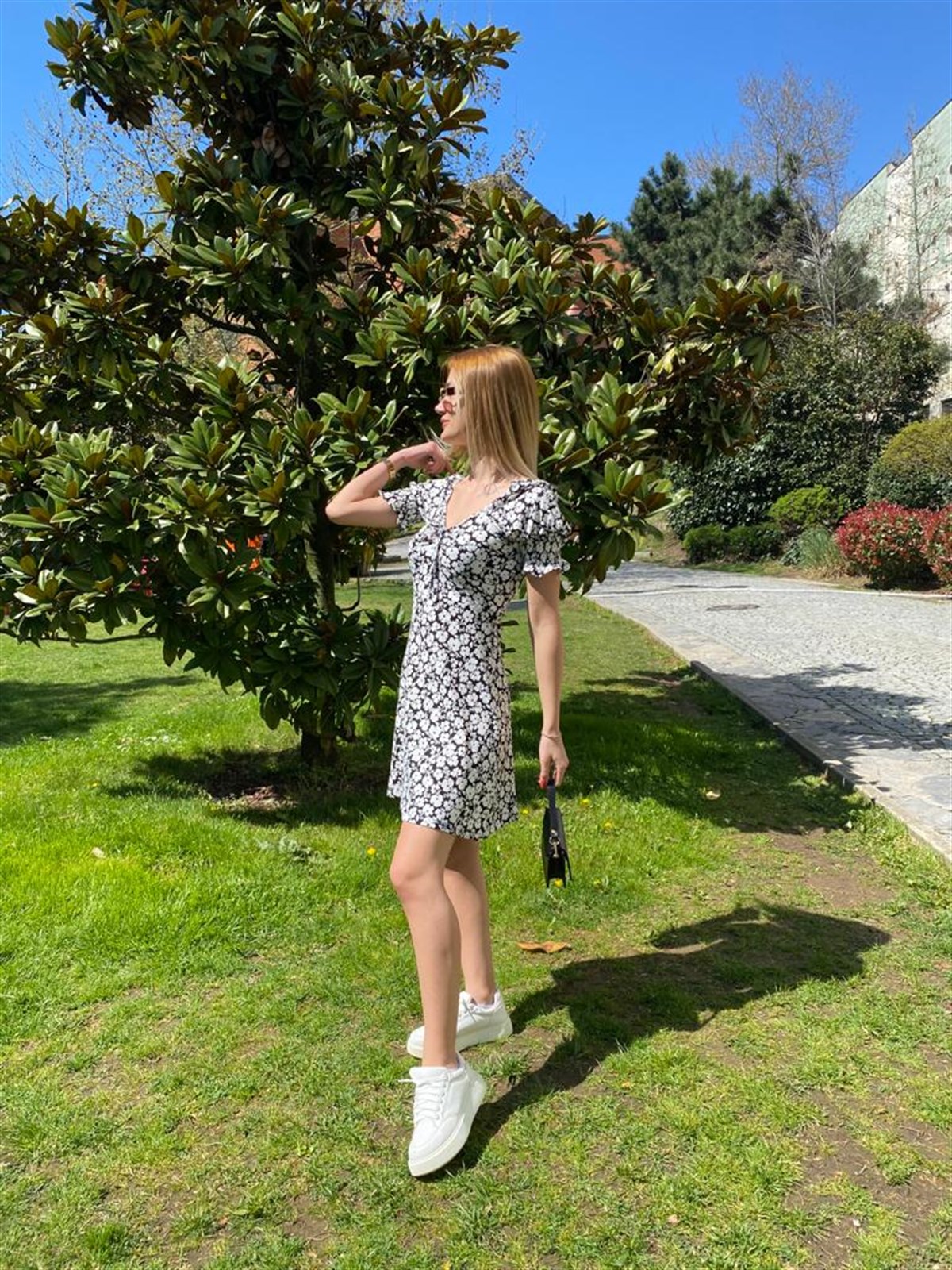 Kadın madonna yaka papatya elbise