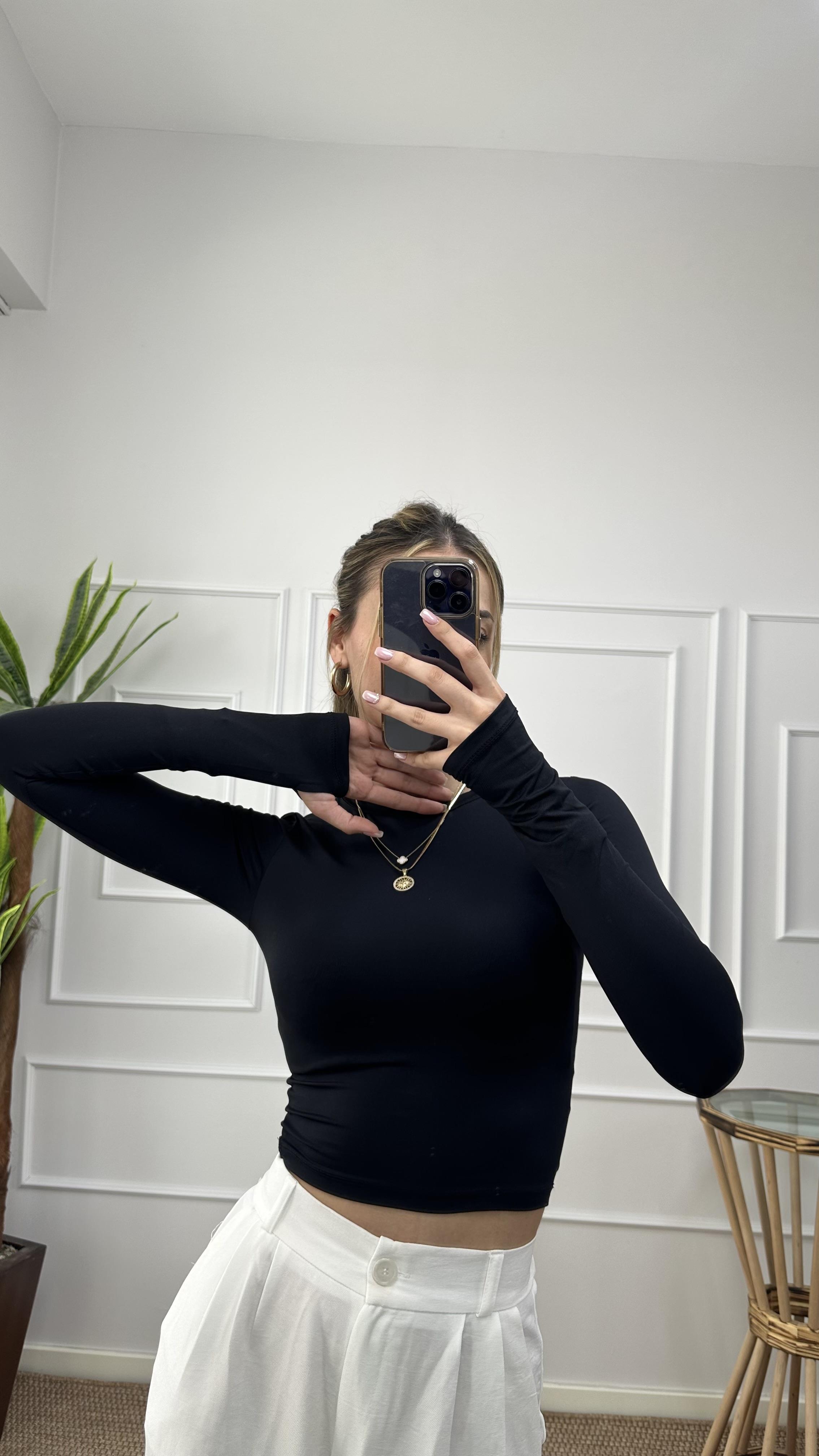 Kadın siyah  parmak geçmeli esnek body