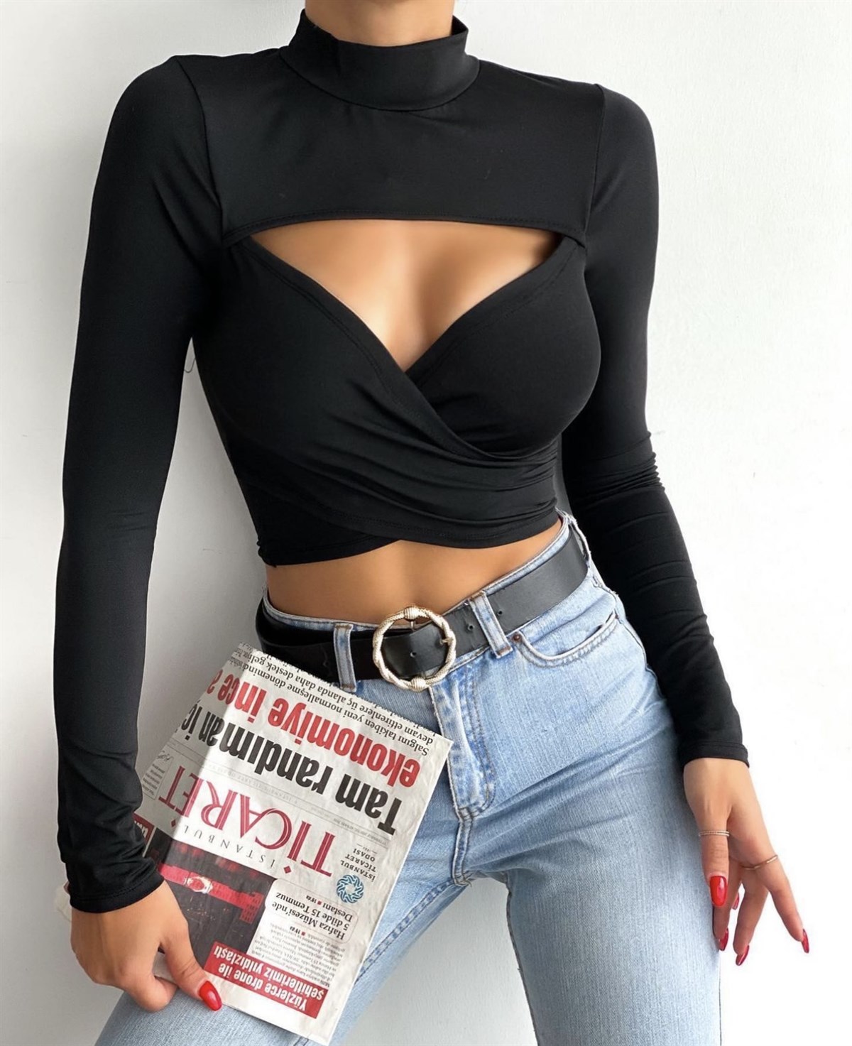 Kadın siyah pencere detay uzun kollu crop bluz-body