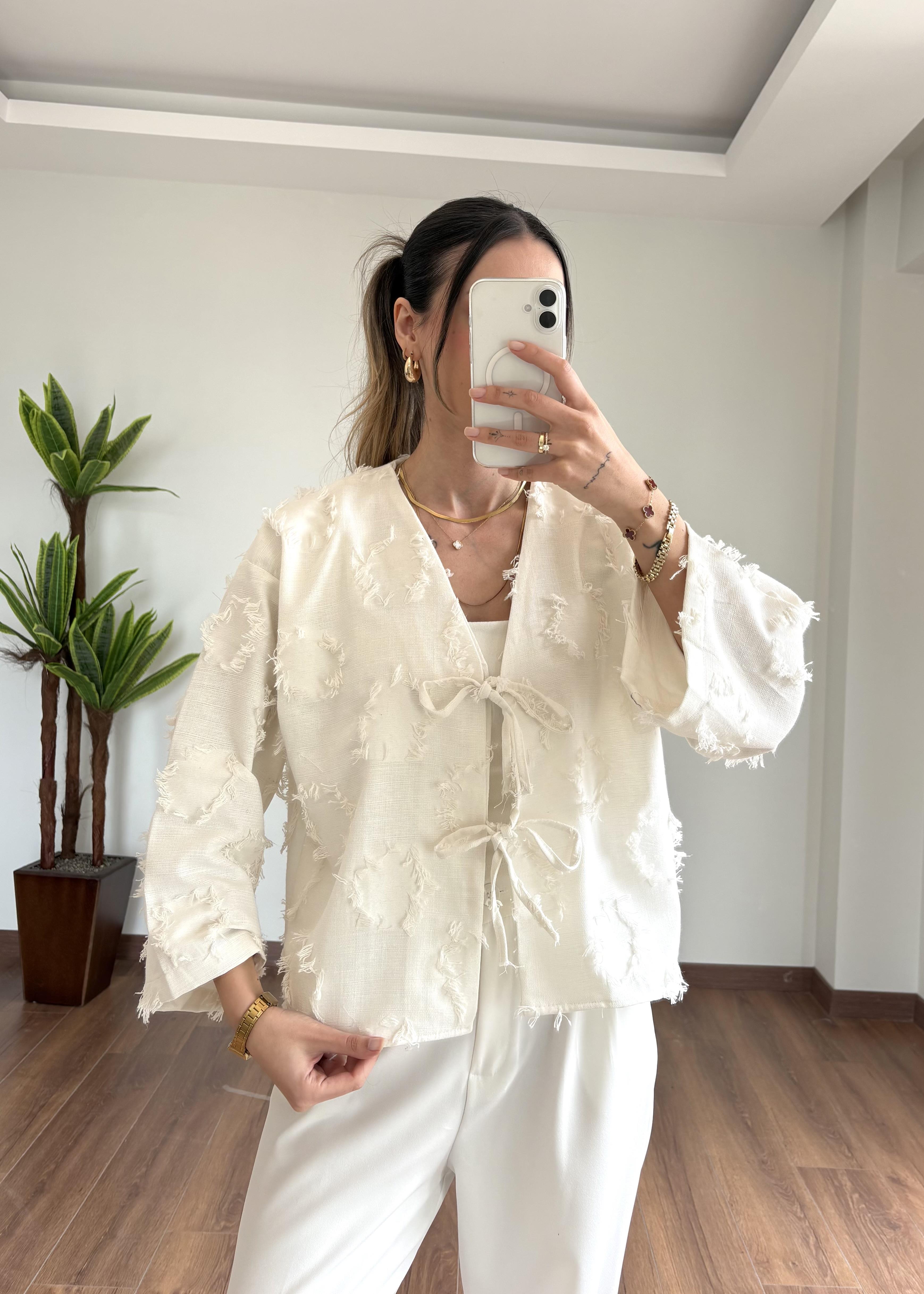 Püsküllü Beyaz Kimono