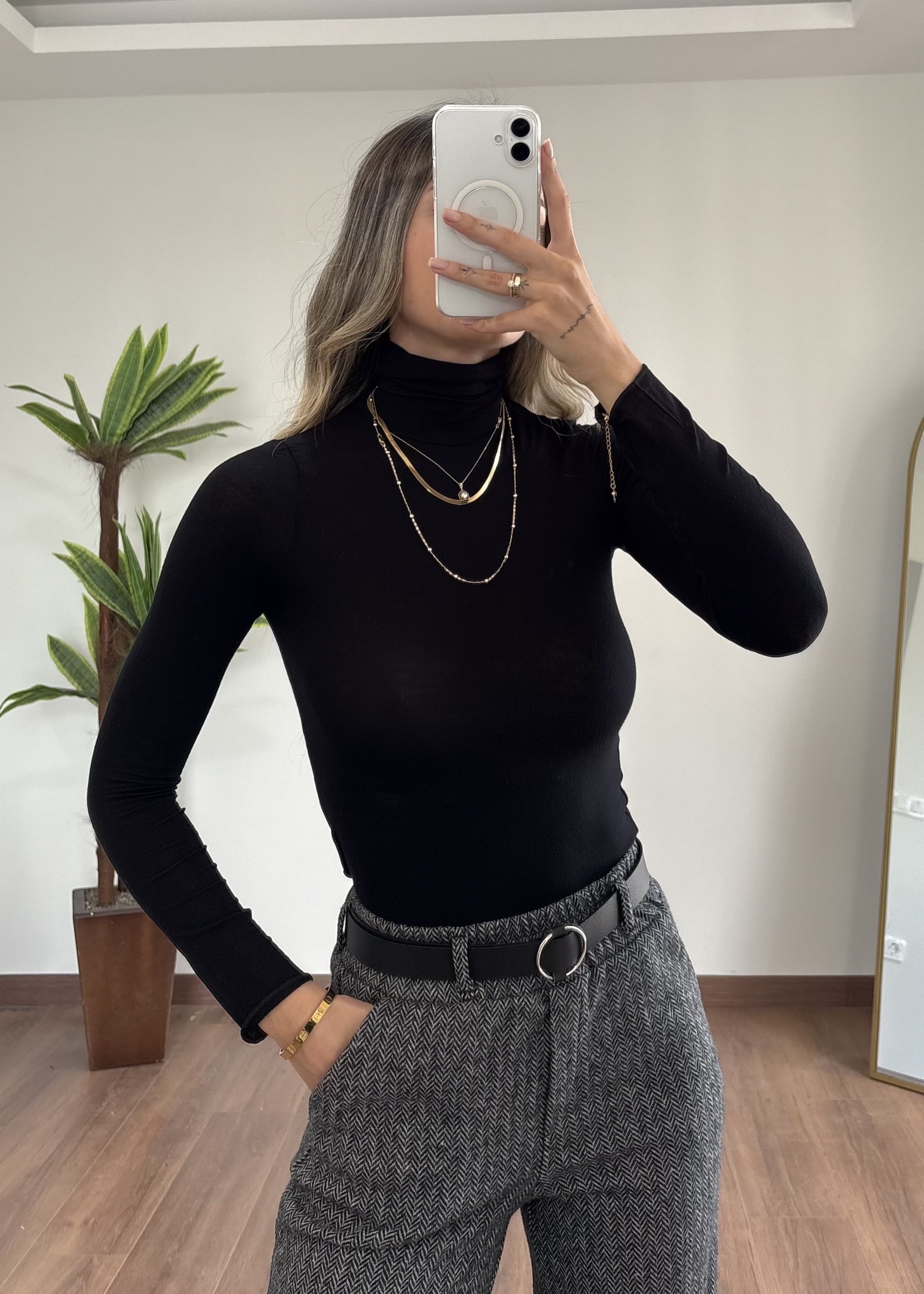 Siyah Boğazlı Pamuklu İnce Body
