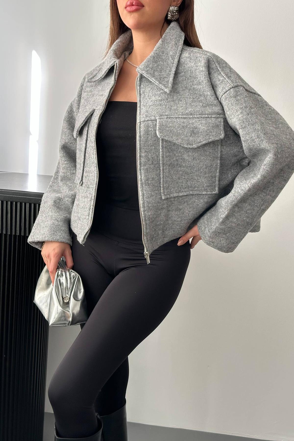 Toptan Gri Cebi Kapaklı Kaşe Ceket