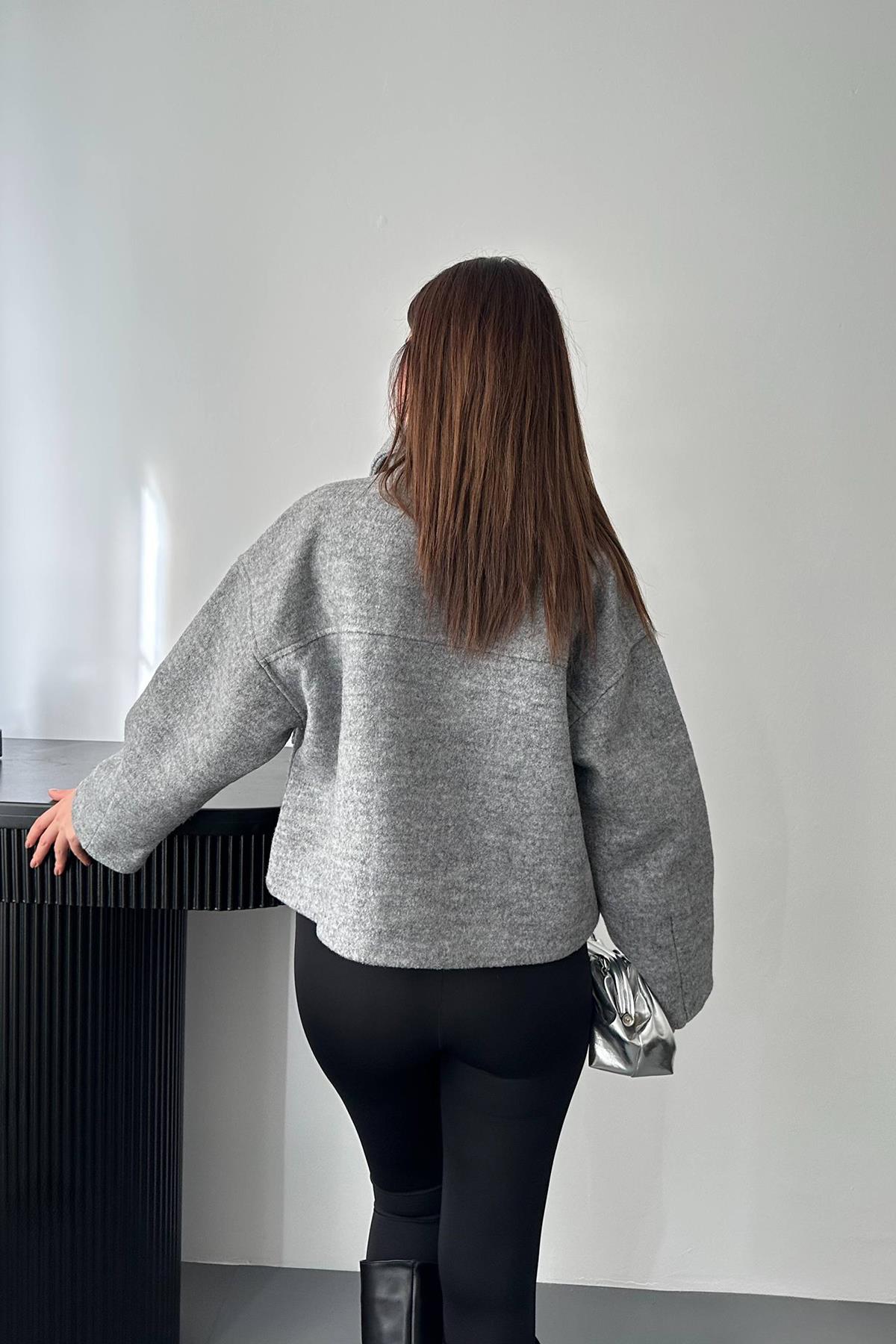 Toptan Gri Cebi Kapaklı Kaşe Ceket